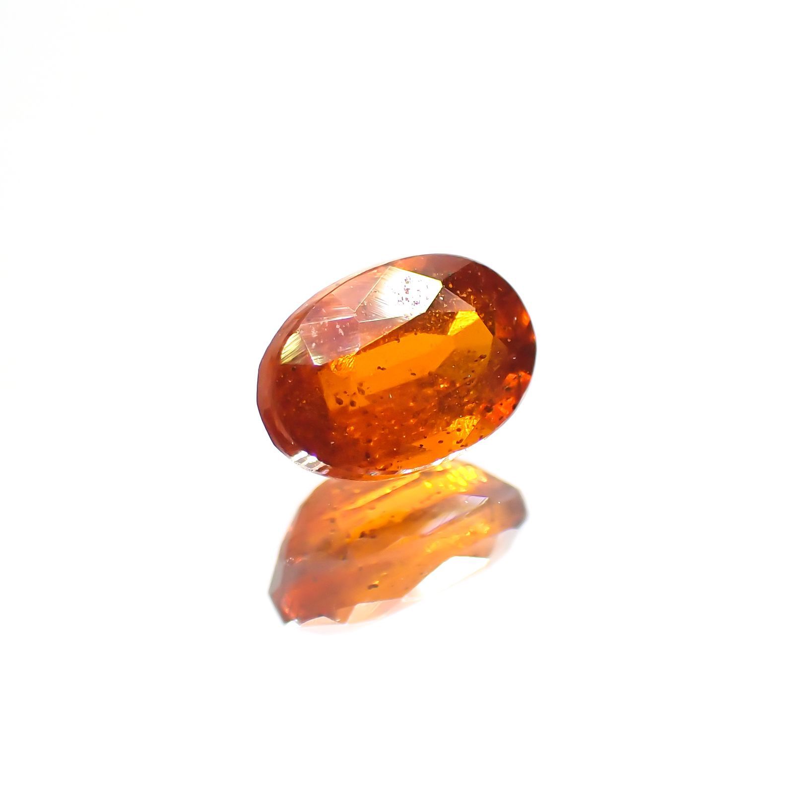 オレンジカイヤナイト(宝石名カイヤナイト) ネパール産 0.74ct 識別済[210310582]6.1×4mm前後