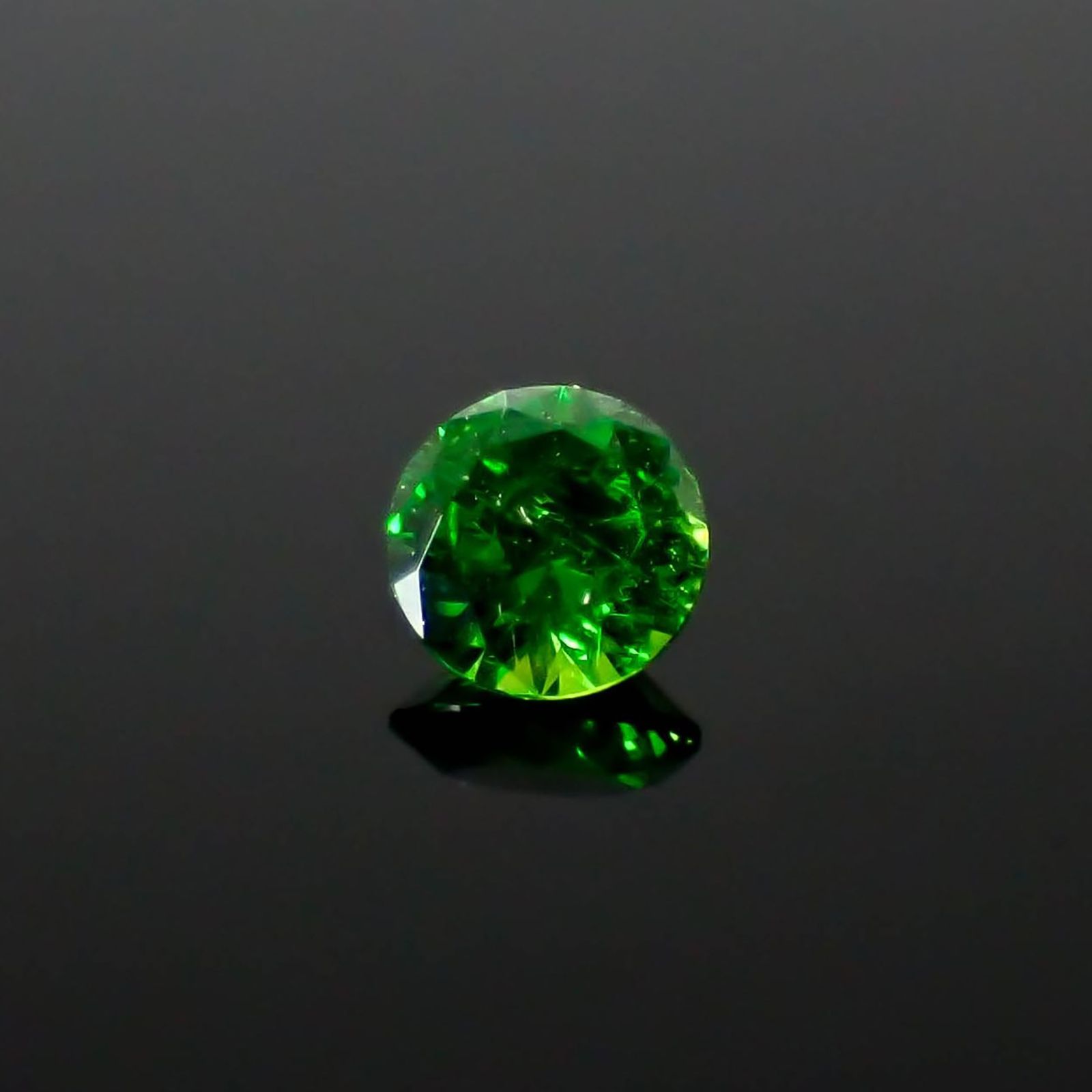 デマントイドガーネット ロシア産 0.11ct / 2.9x2.9mm前後 [260928268]