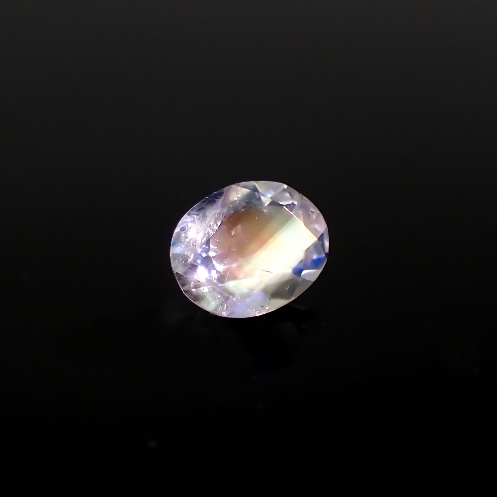 レインボームーンストーン タンザニア産 0.70ct[231023577]6.7x5.3mm前後