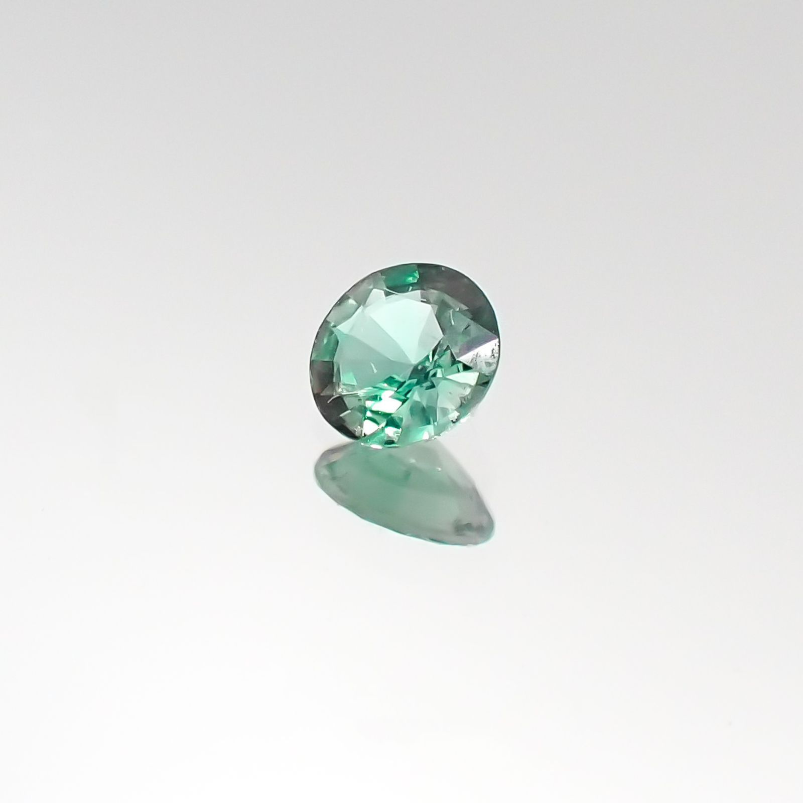 アレキサンドライト(宝石名アレキサンドライト)ブラジル産 0.15ct 識別済[230823180]3.4x3.3mm前後