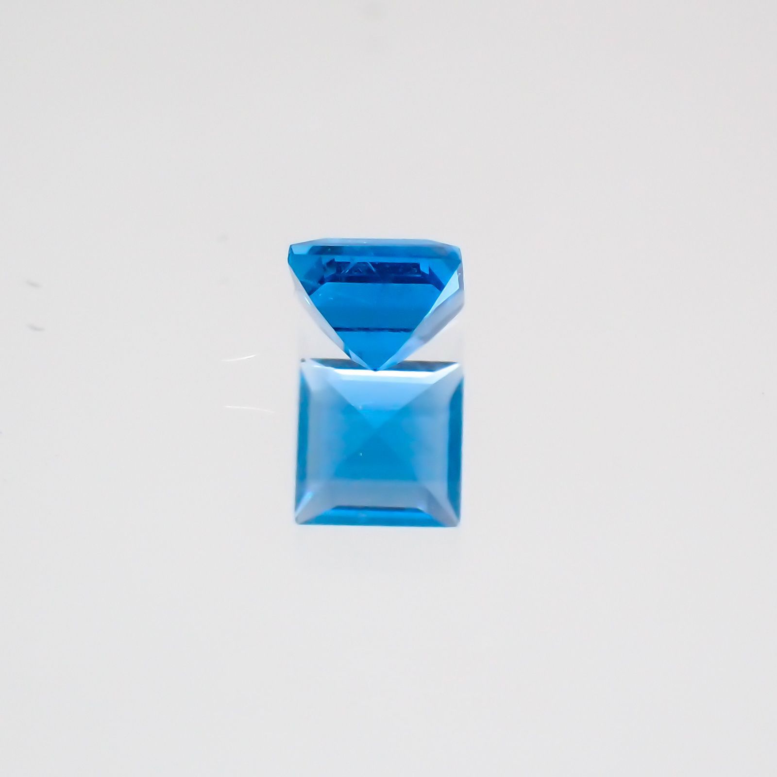 アウイナイト ドイツ産 ルース 0.11ct[210210031]2.9×2.9mm前後