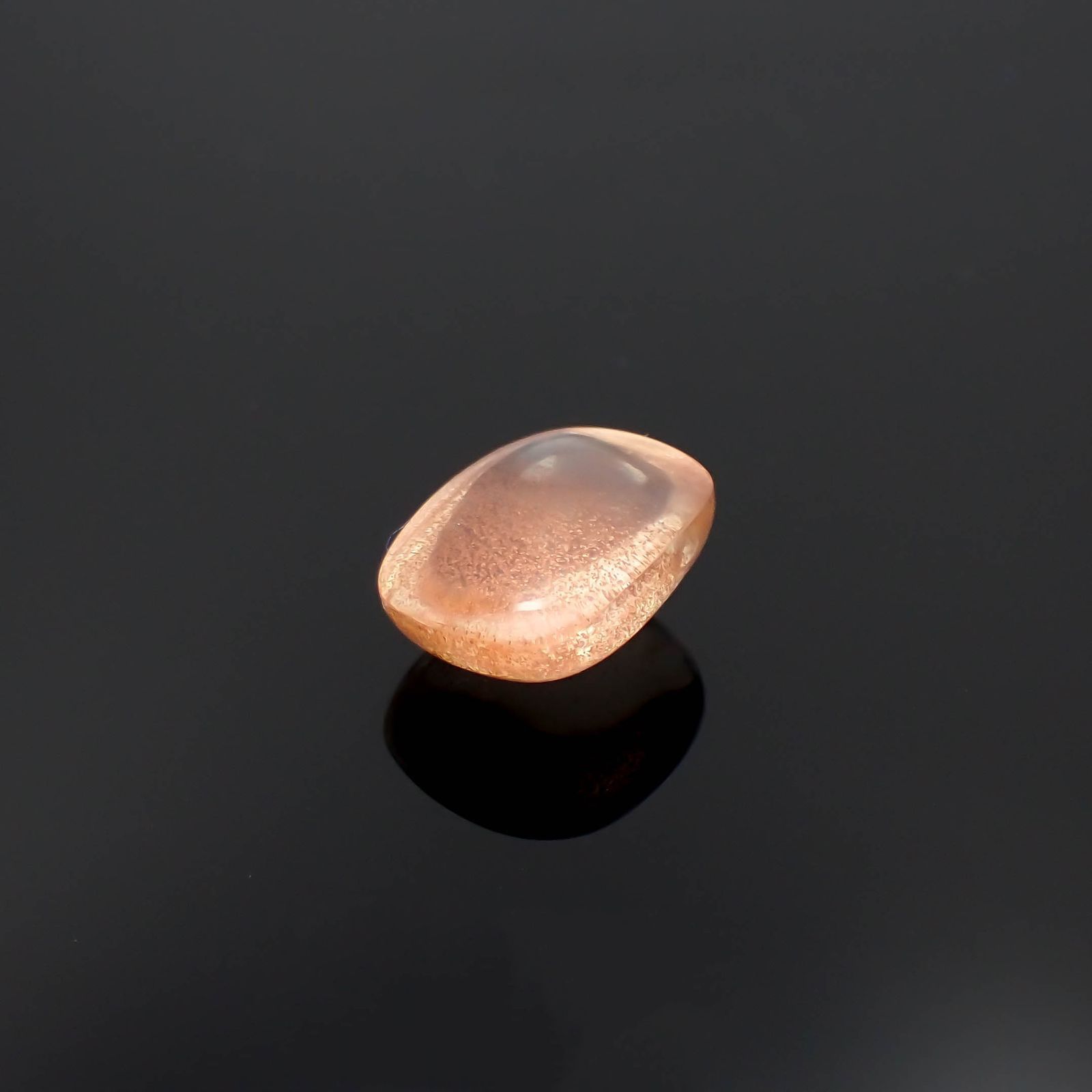 オレゴンサンストーン アメリカ・オレゴン州産 2.78ct / 9.8x7.8mm前後 [230120216]