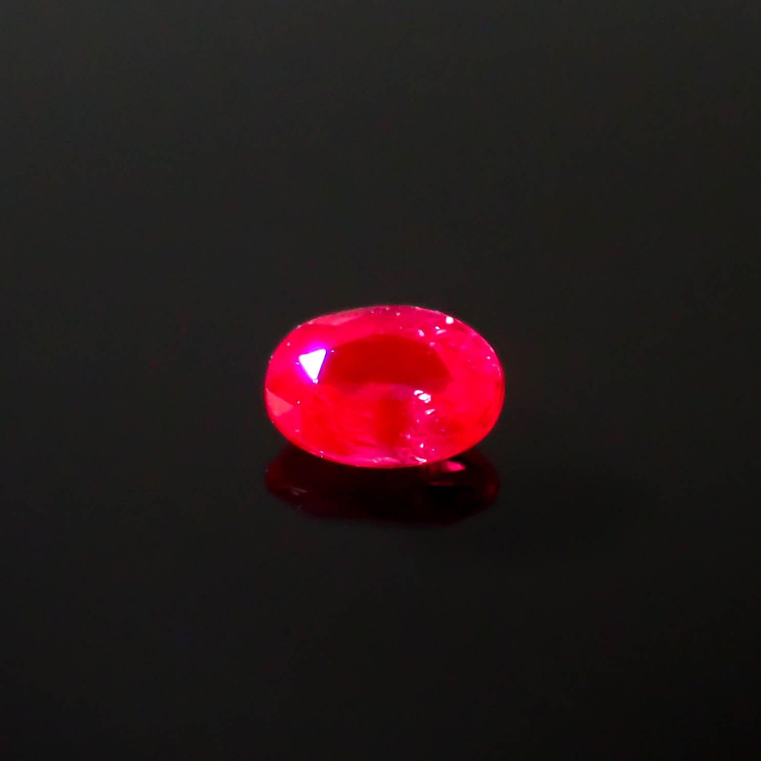 ルビー ビルマ/モザンビーク産 0.15ct [250630508]3.6x2.5mm前後