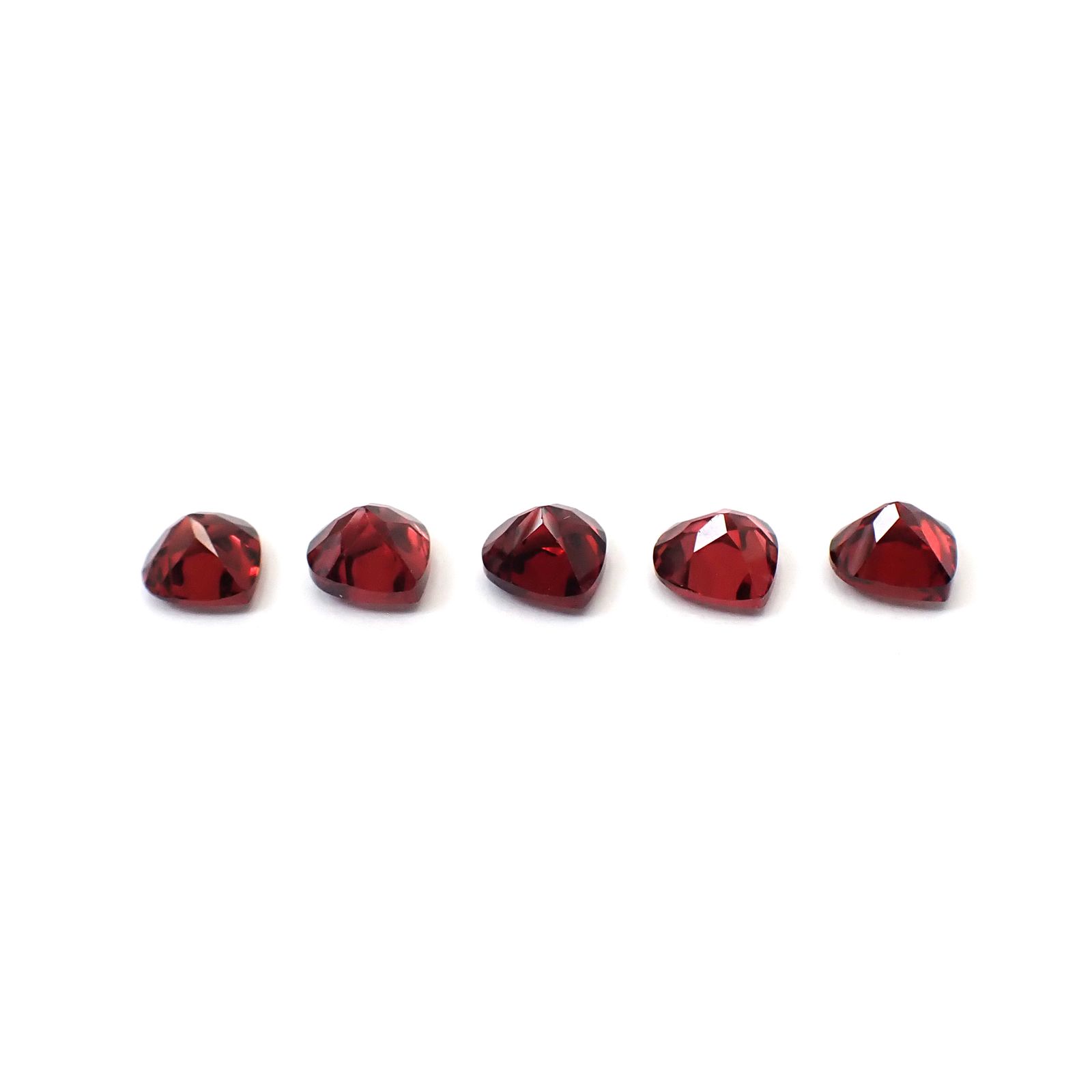 ◇ランダムセレクト◇パイロープアルマンディンガーネット モザンビーク産 約0.65ct / 5.1x5.1mm前後 [260532212]