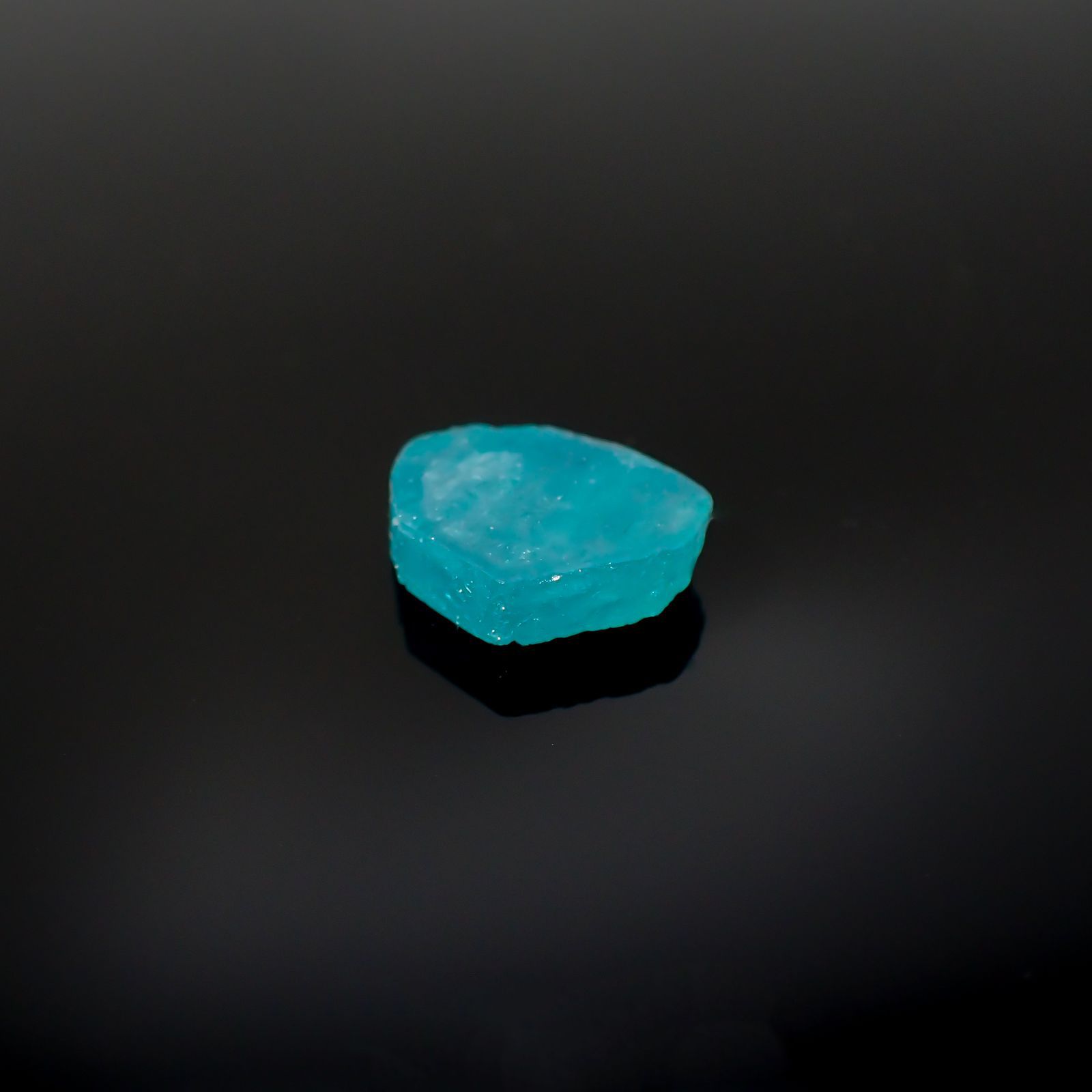 パライバトルマリン 原石スライス ブラジル・パライバ州バターリャ鉱山産 2.61ct[220616504]8.5x10.7mm前後