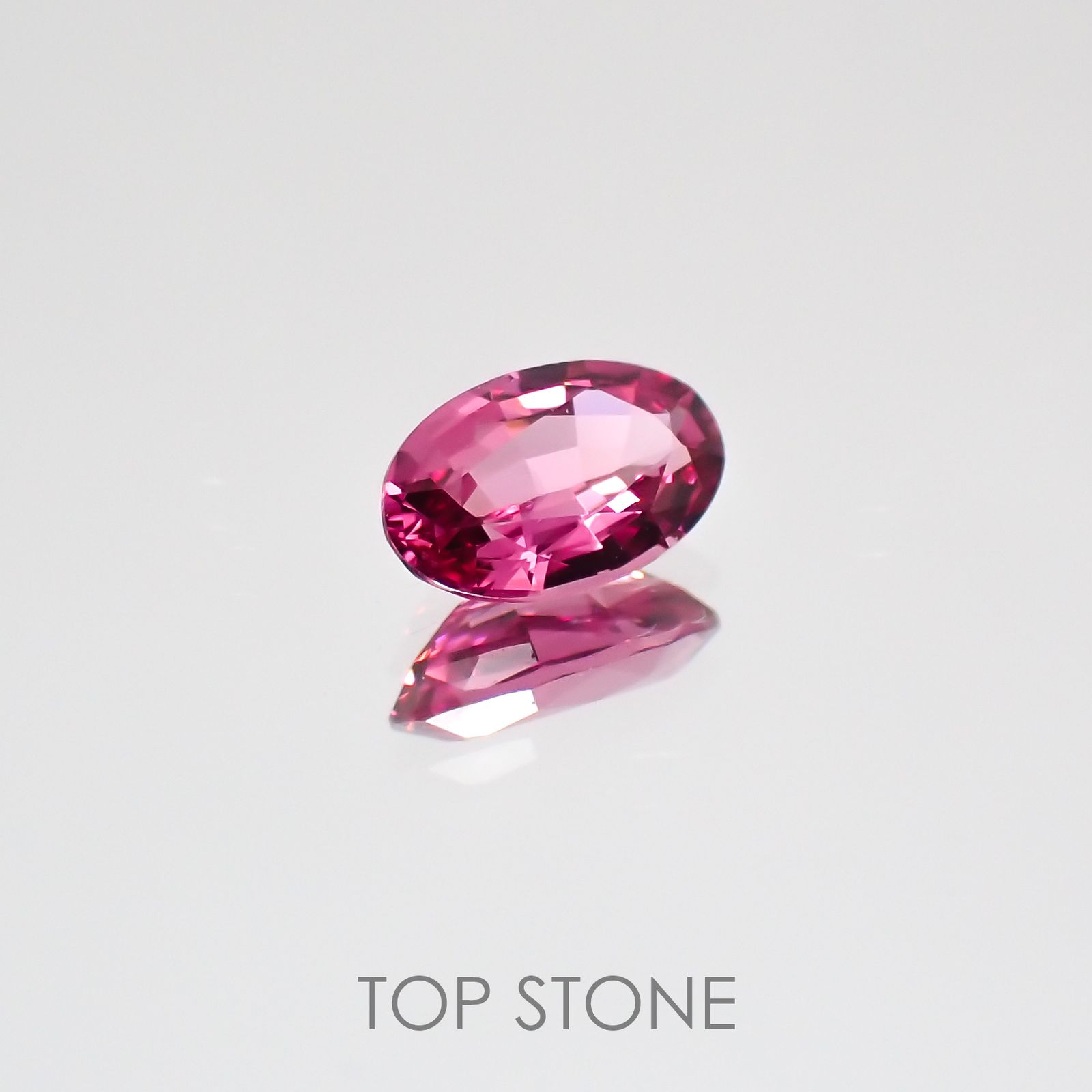 ホットピンクスピネル タンザニア産 ルース 0.23ct[210510855]4.8×2.9mm前後