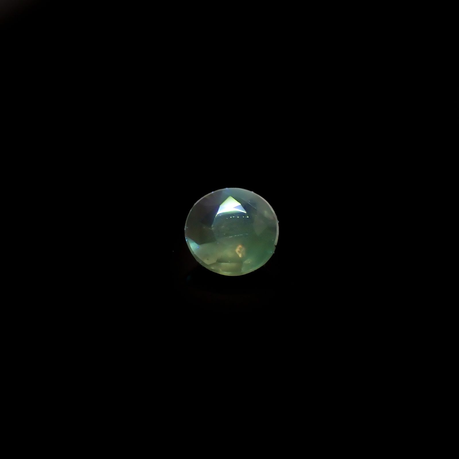 シルキーアレキサンドライト ブラジル産/EmeraldMains社製 0.054ct[240527610]2.4x2.4mm前後