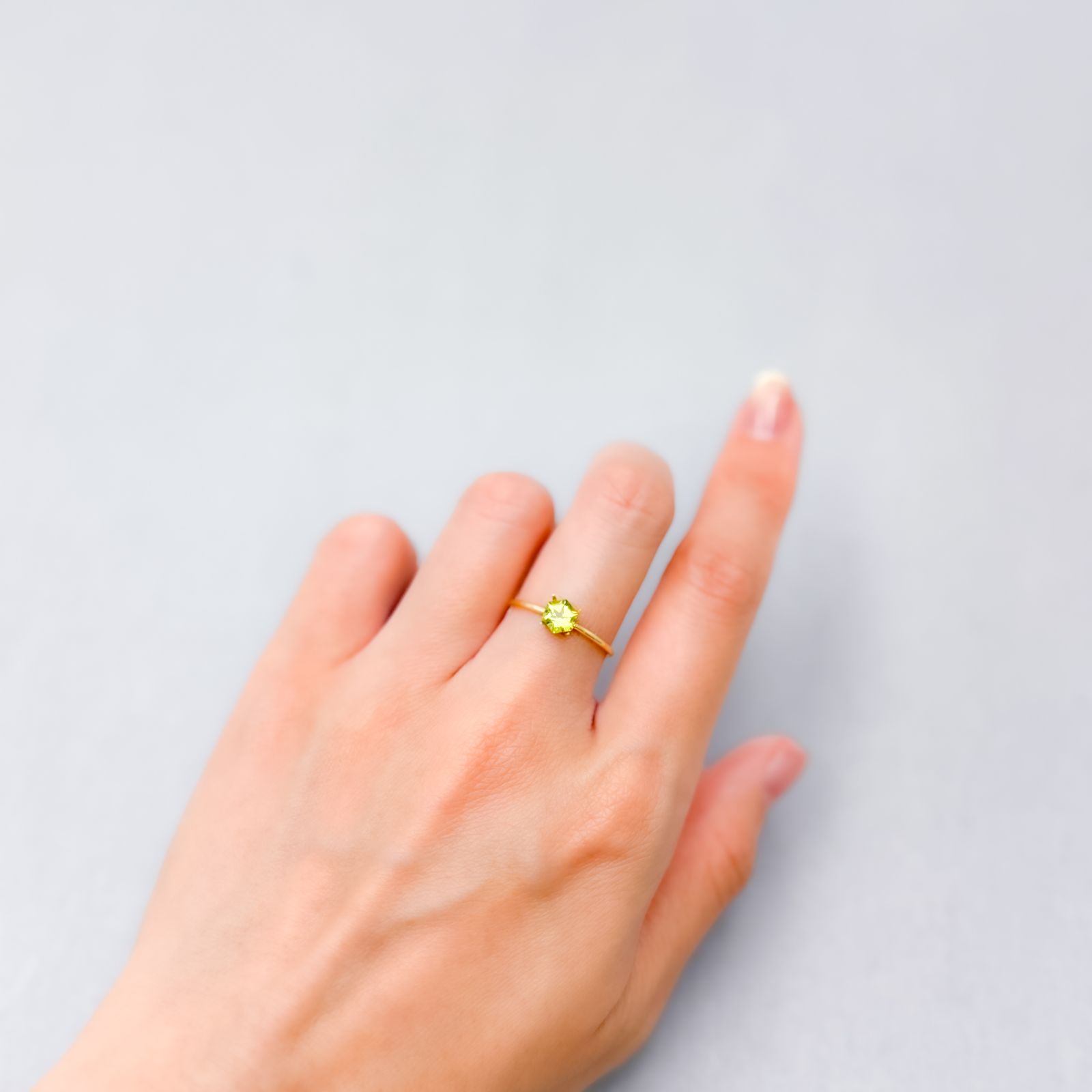 ◇ヘキサゴンカット◇ペリドット(宝石名ペリドット)アメリカ産 0.51ct 識別済[250330110]5x4.9mm前後