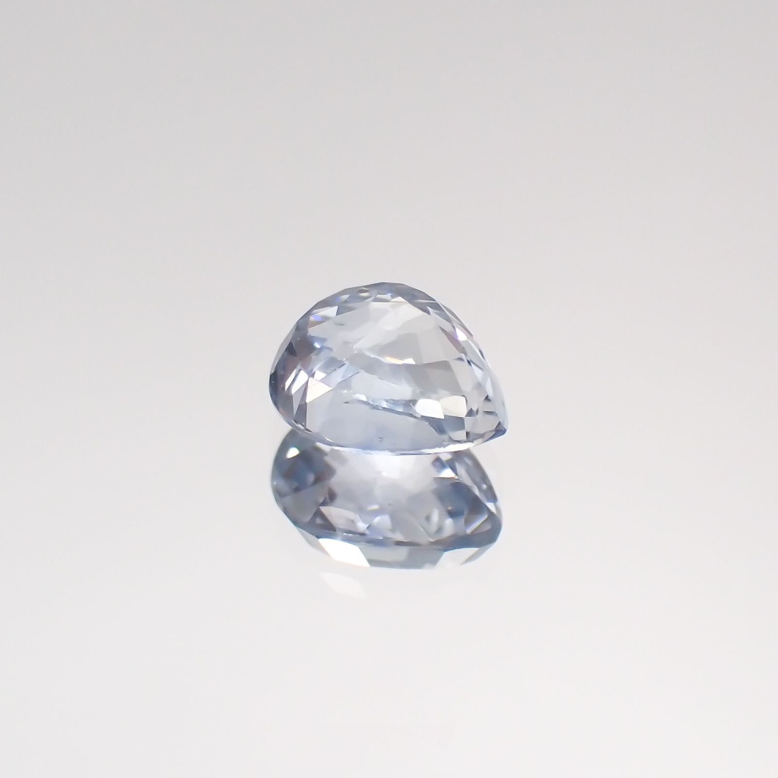 アイスブルーサファイア スリランカ・マダガスカル産 ルース 0.47ct[210611164]4.8×3.9mm前後