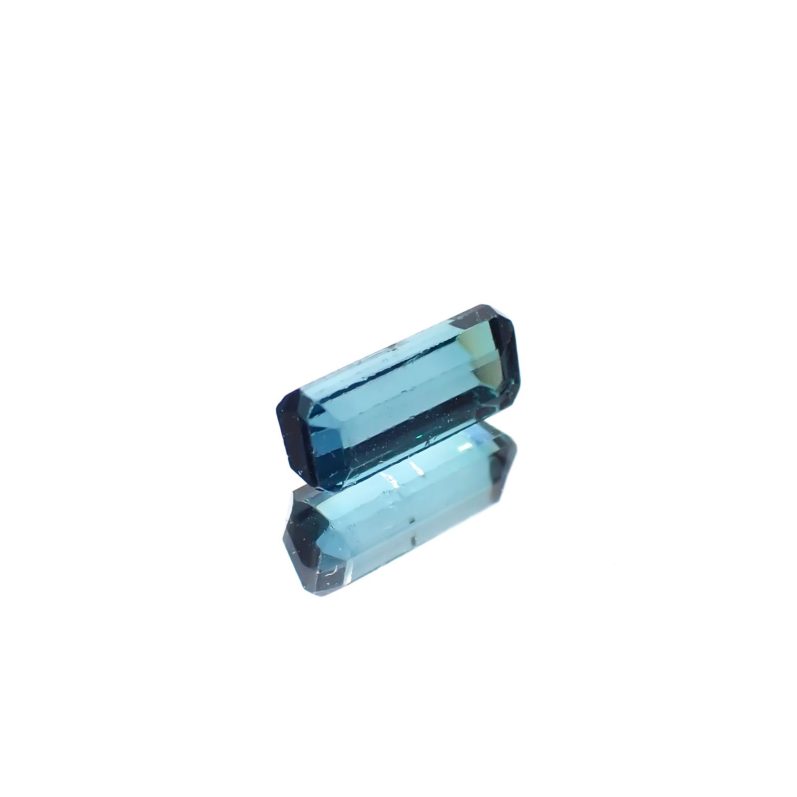 ブルートルマリン(宝石名ブルー・トルマリン)ブラジル産 1.231ct ソ付(彩珠)[231224374]8.7x3.6mm前後