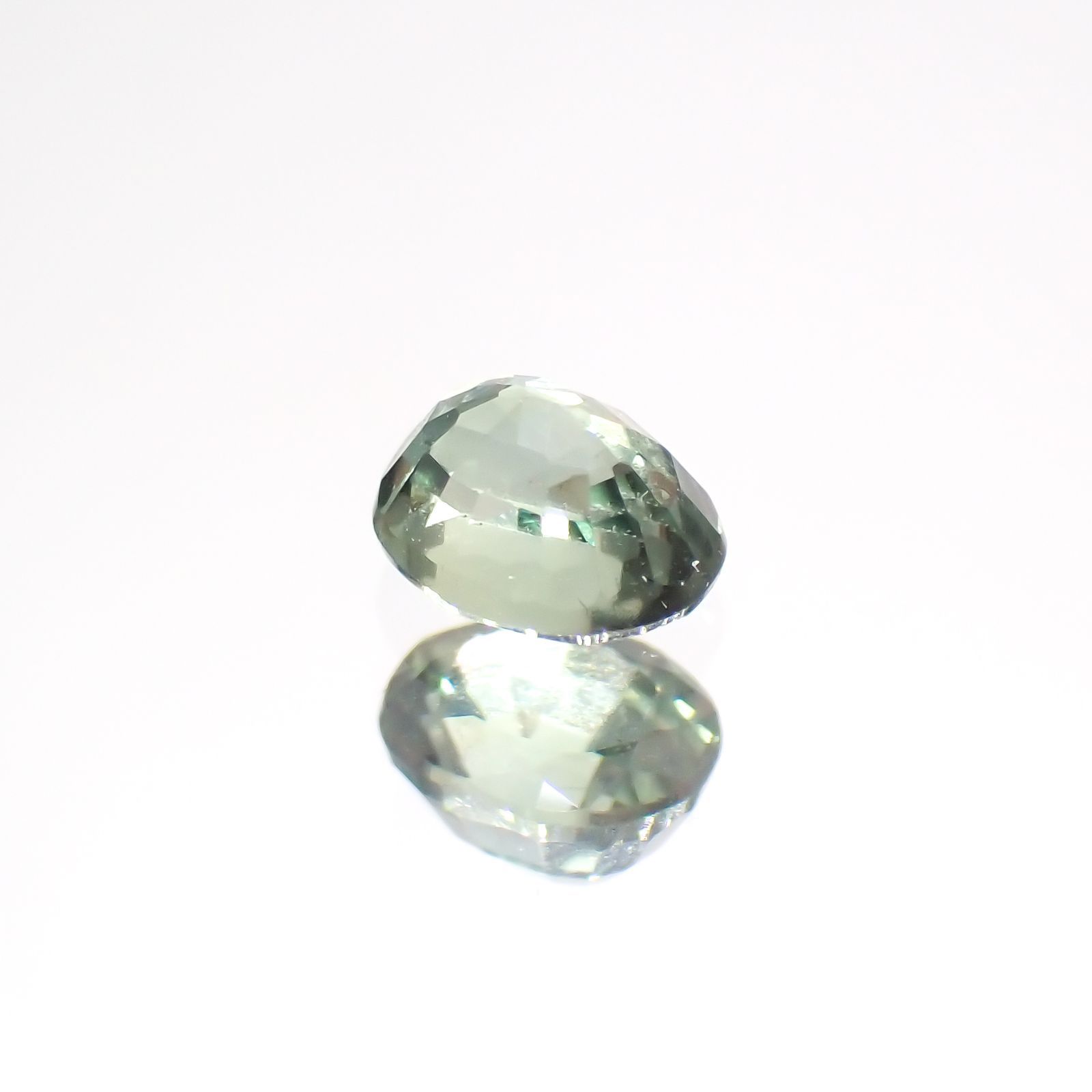アレキサンドライト(宝石名アレキサンドライト)マダガスカル産 0.29ct 識別済[220114614]3.9x3.2mm前後