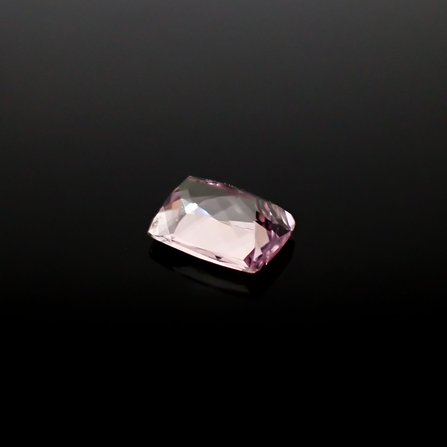 ピンクゾイサイト(宝石名ピンク・ゾイサイト)タンザニア産 0.447ct ソ付(彩珠)[241129504]5.2x3.8mm前後