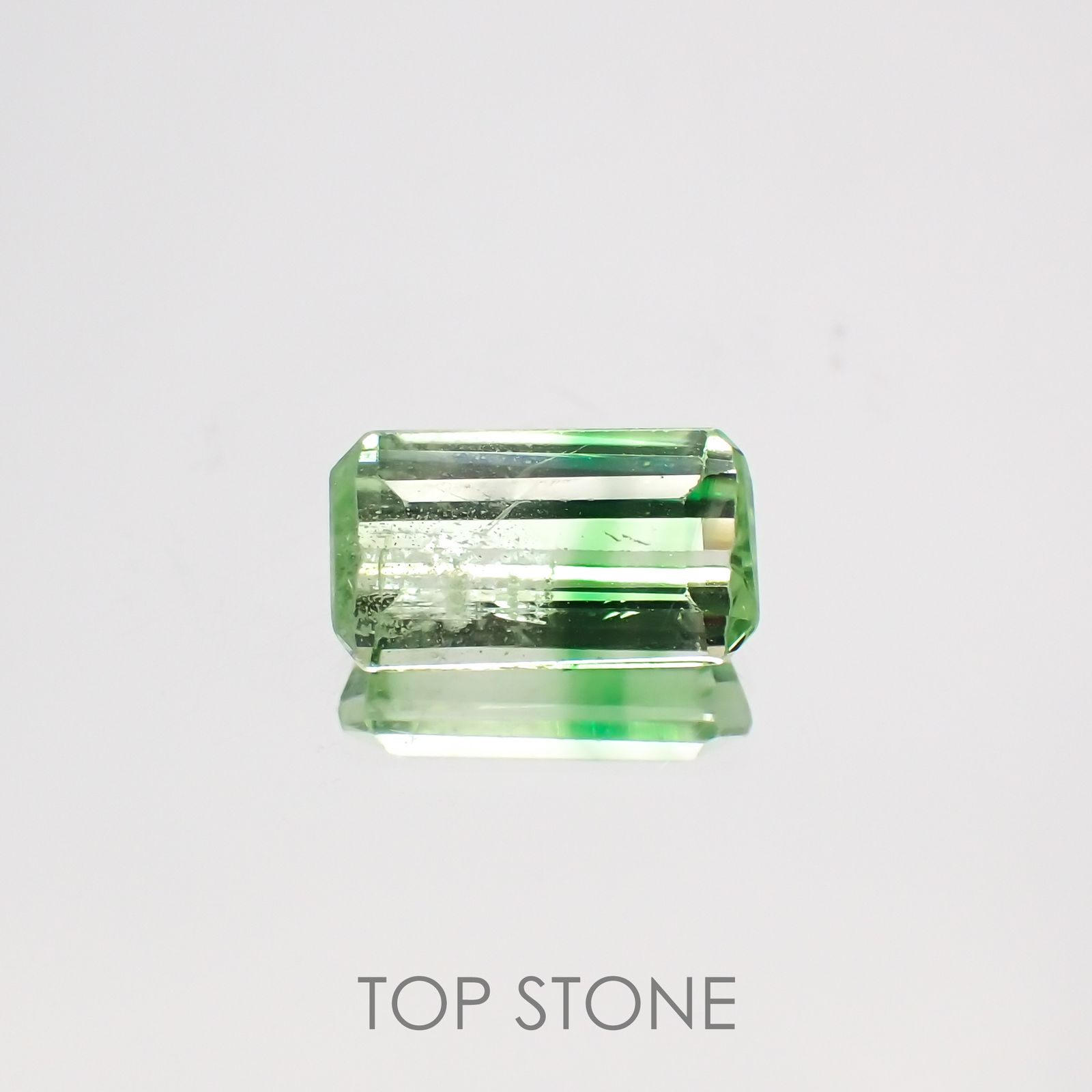 バイカラーツァボライト タンザニア産 ルース 0.89ct[210610923]7.4×4.1mm前後