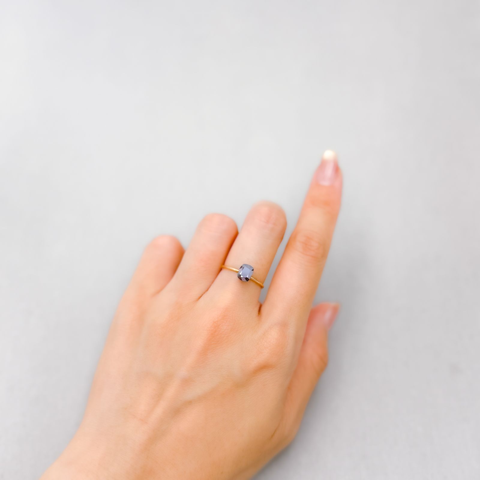 キュープライト単結晶(宝石名キュープライト)コンゴ民主共和国産 1.586ct ソ付(彩珠)[250630567]6.5x5.2mm前後