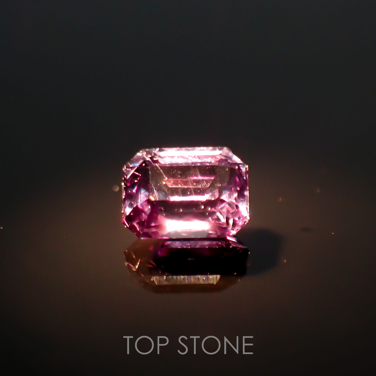 カラーチェンジガーネット アレキタイプ(宝石名ガーネット)マダガスカル・ベキリー産 0.12ct 識別済[220616549]2.9x2.2mm前後