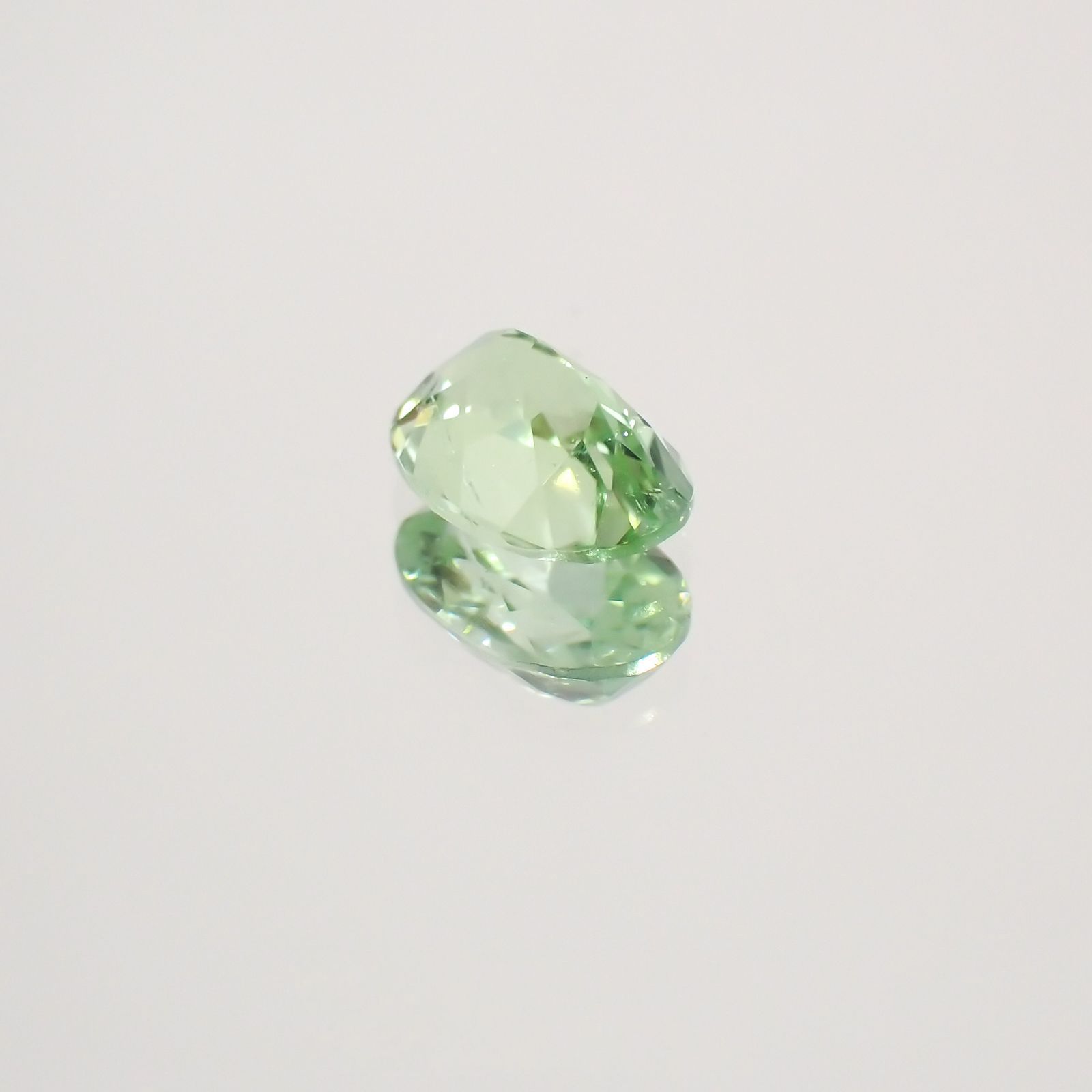 ミントカラー パライバトルマリン(宝石名トルマリン/別名パライバ・トルマリン) モザンビーク産 0.394ct ソ付(宝貴協)[210510647]5.6×3.9mm前後
