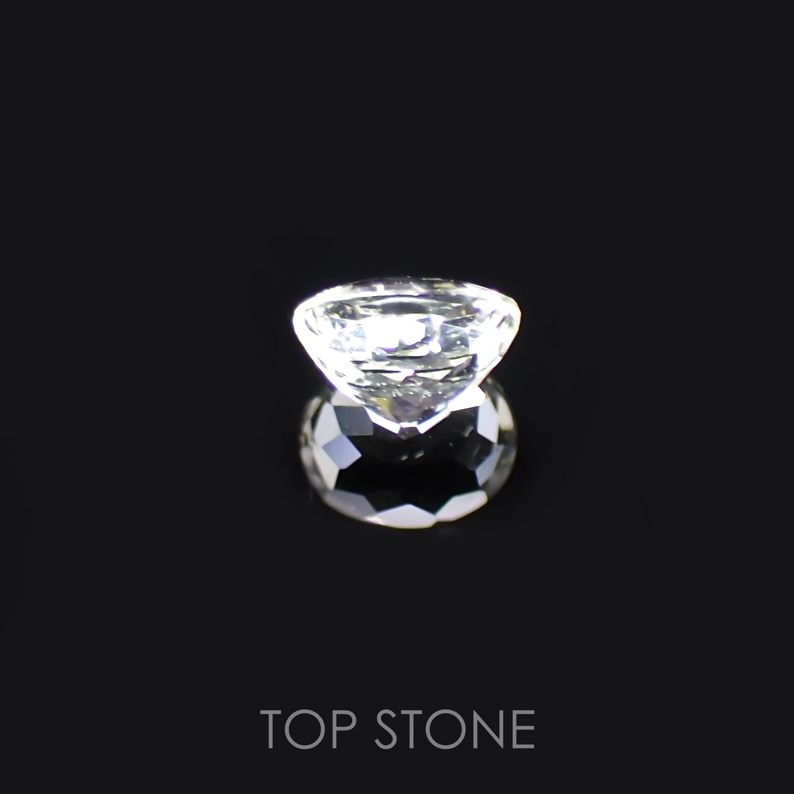 リューコガーネット(宝石名ホワイト グロッシュラー・ガーネット) ビルマ産 0.24ct 識別済[210510769]3.8×3.2mm前後