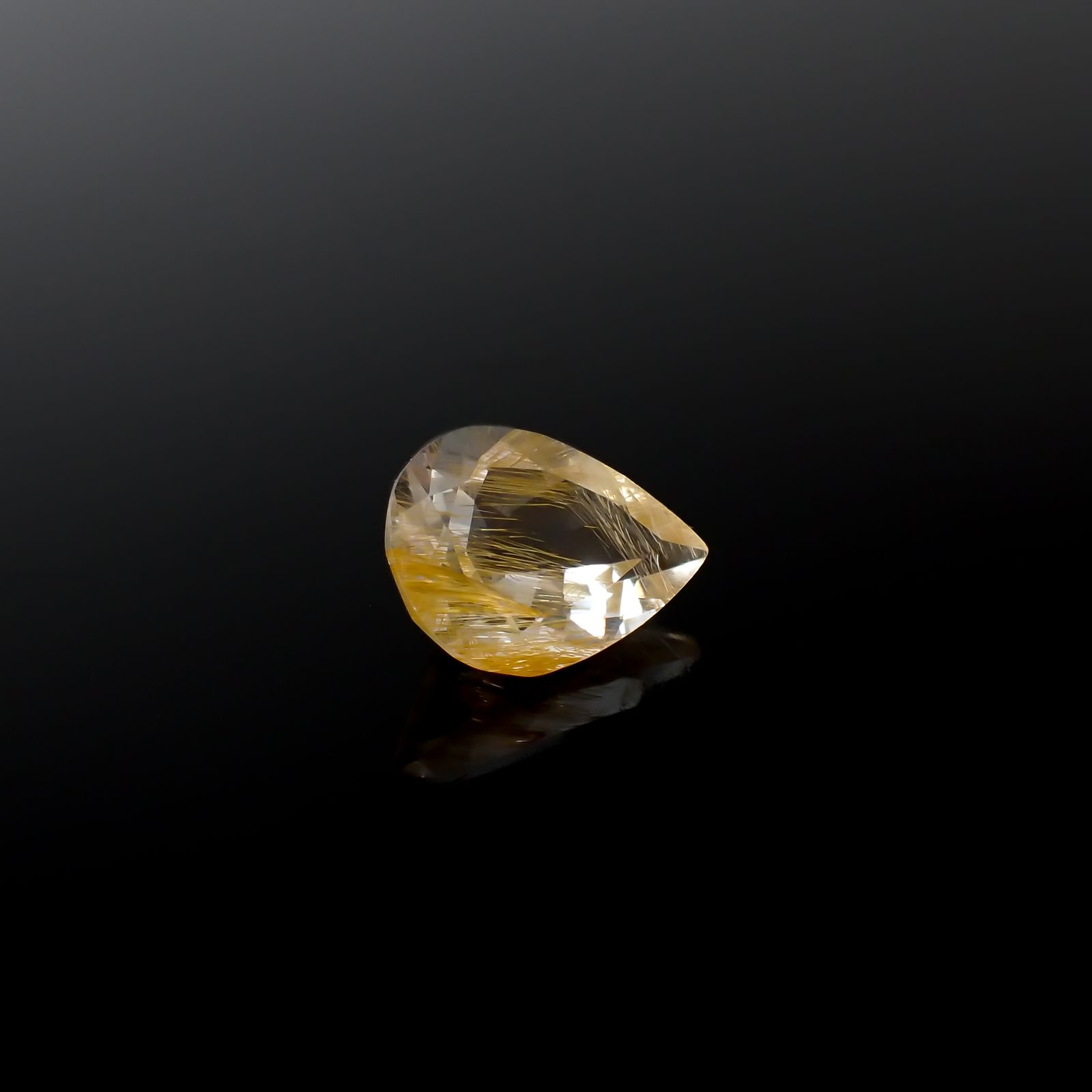 ニードルイントパーズ(チューブイントパーズ) ブラジル・ミナスジェライス州産 9.78ct[240225887]16.3x11.9mm前後