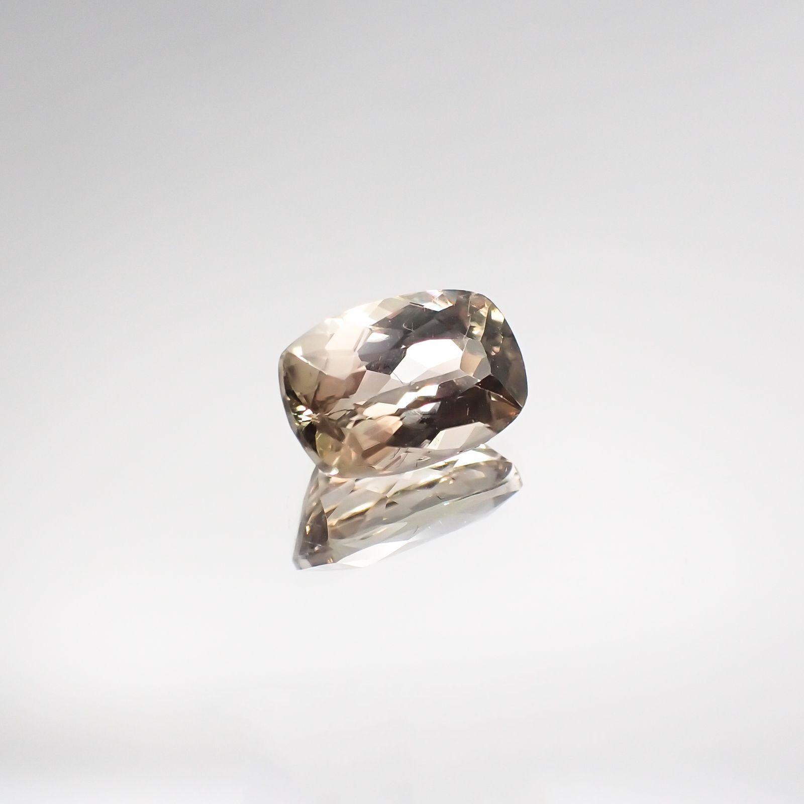 カラーチェンジ ダイアスポア(宝石名ダイアスポア カラーチェンジ・タイプ) トルコ産 1.777ct ソ付[210711632]8.7×5.9mm前後