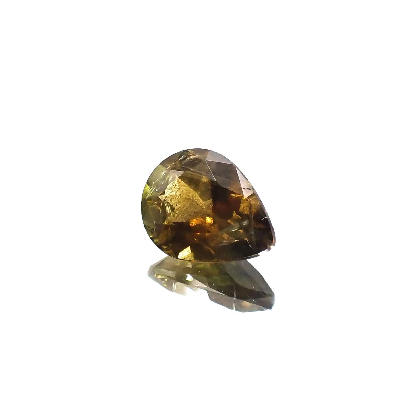ゴールドシーンサファイア非加熱(宝石名シーン・サファイア) ケニア産 0.91ct 識別済[250711631]7.1×5.4mm前後