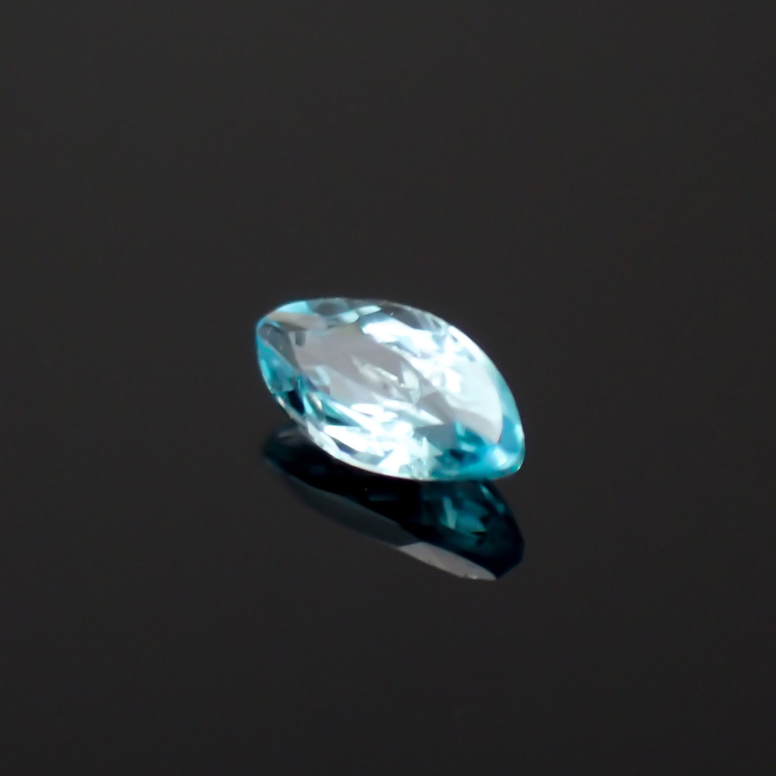 パライバトルマリン(宝石名トルマリン/別名パライバ・トルマリン)ブラジル・パライバ州バターリャ鉱山産 0.058ct 識別済[230622332]3.6x1.8mm前後
