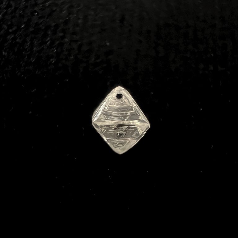 通し穴位置（上部）