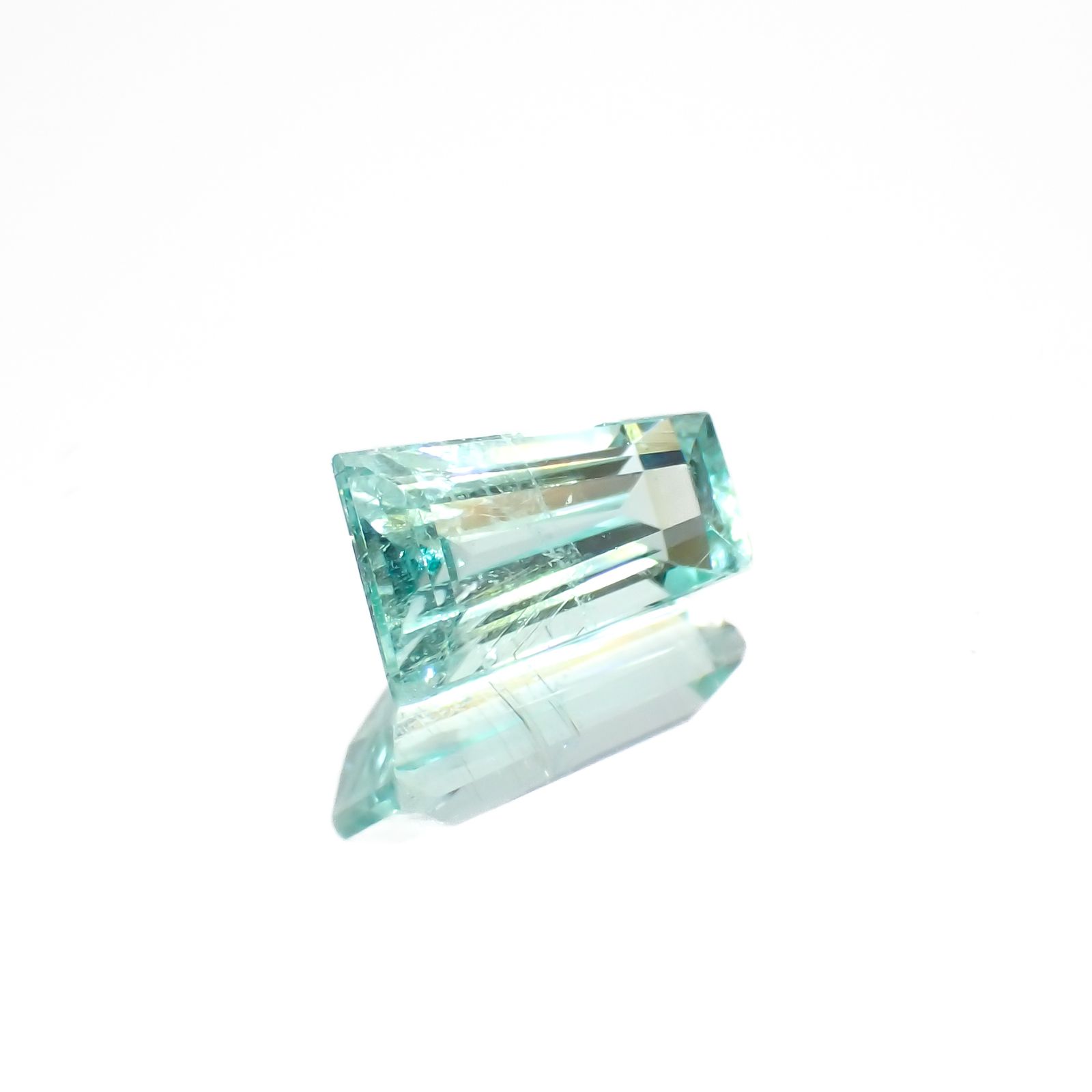 ◇カスタムカット◇パライバトルマリン(宝石名トルマリン/別名パライバ・トルマリン)モザンビーク産 1.17ct 識別済[230421882]8.3x4.9mm前後