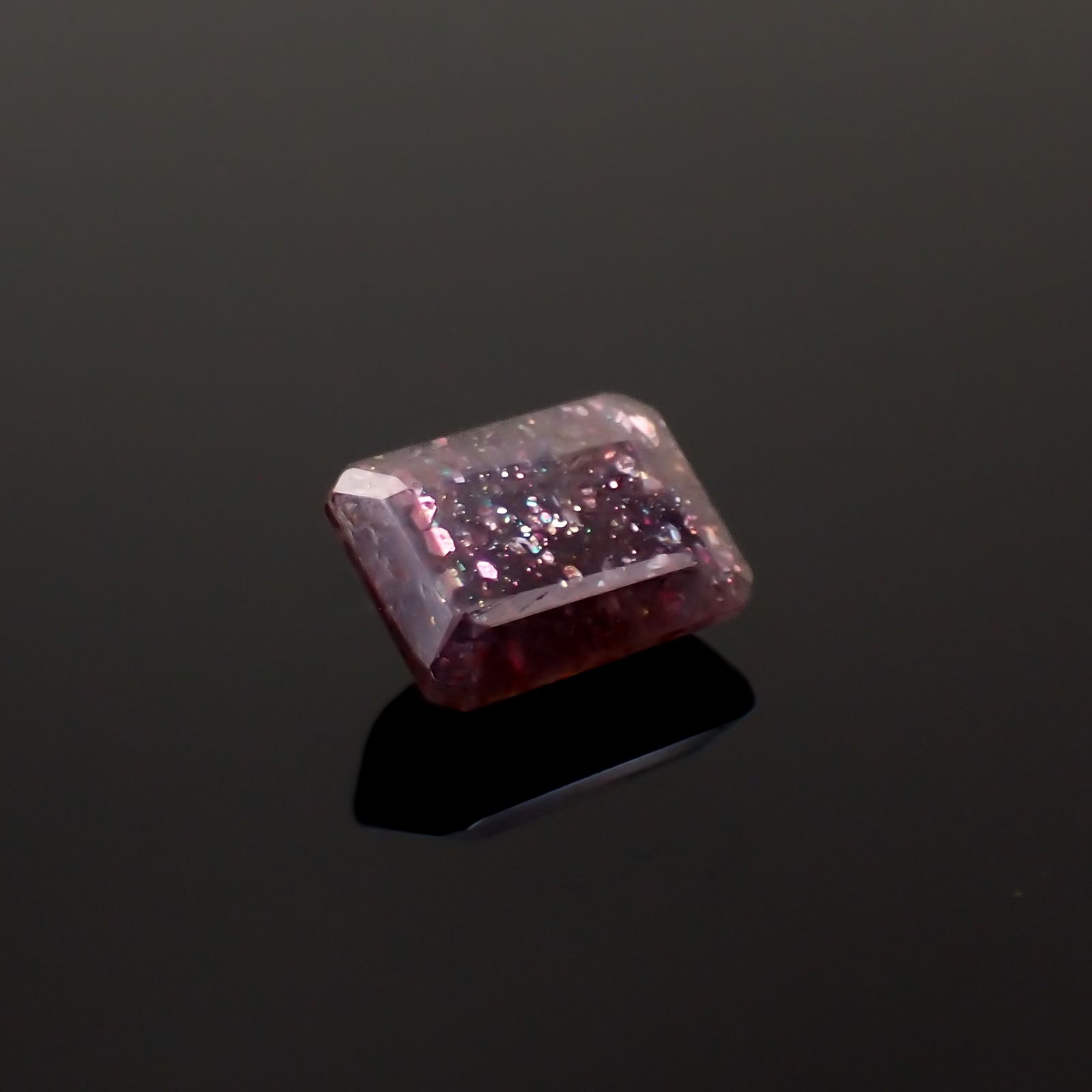 ブラッドショットアイオライト インド産 1.56ct[230923351]8.1x6.1mm前後