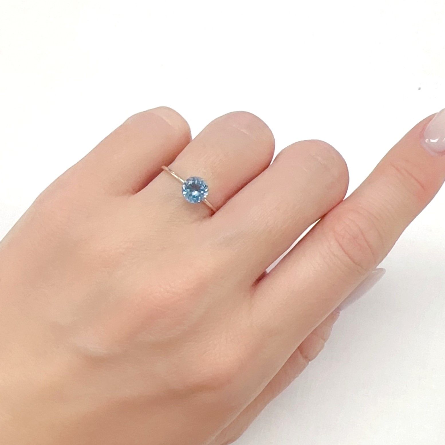 アクアマリン サンタマリアカラー ナイジェリア/マダガスカル産 0.68ct[240225975]6x5.9mm前後