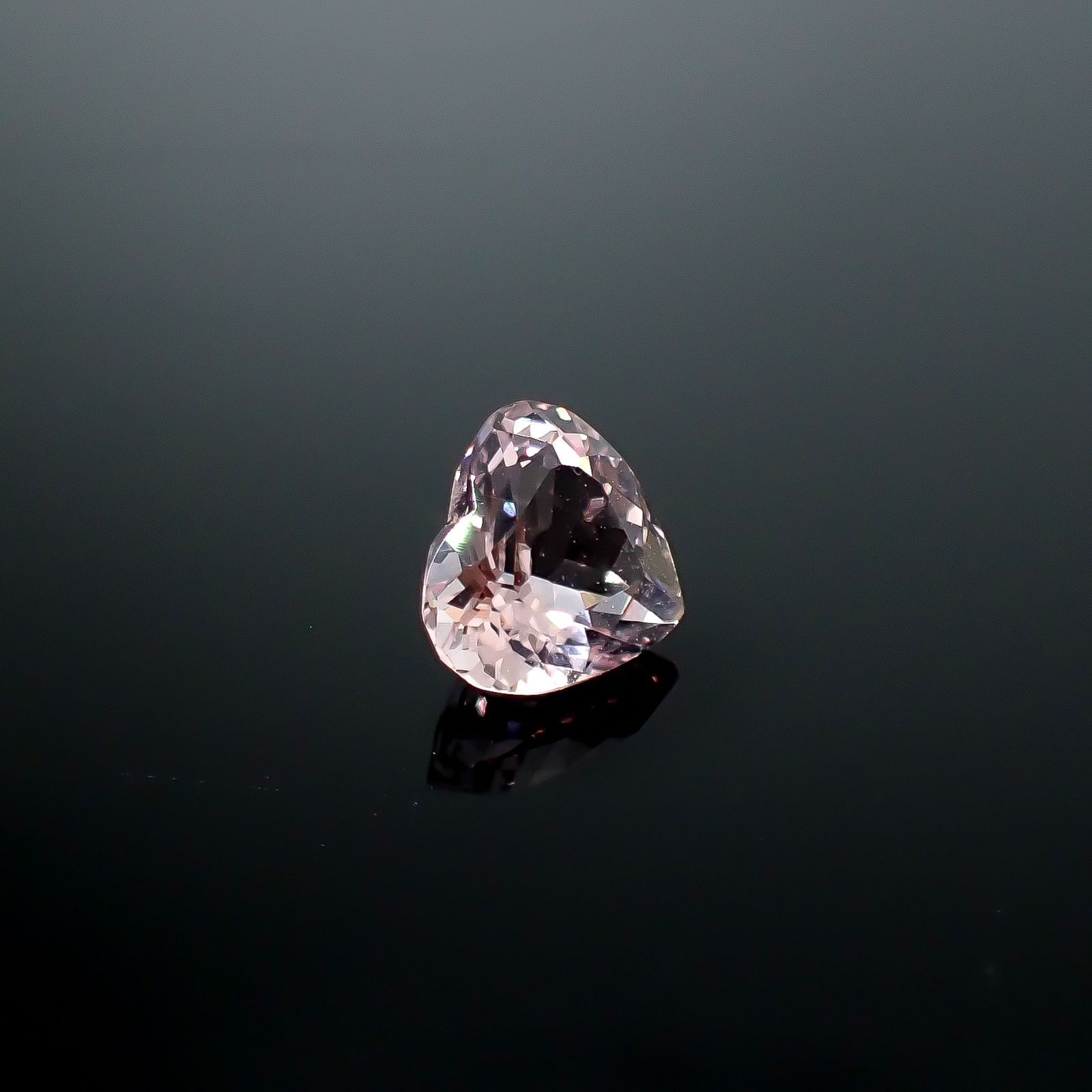 モルガナイト ブラジル産 1.15ct [250730878]6.7x7.6mm前後