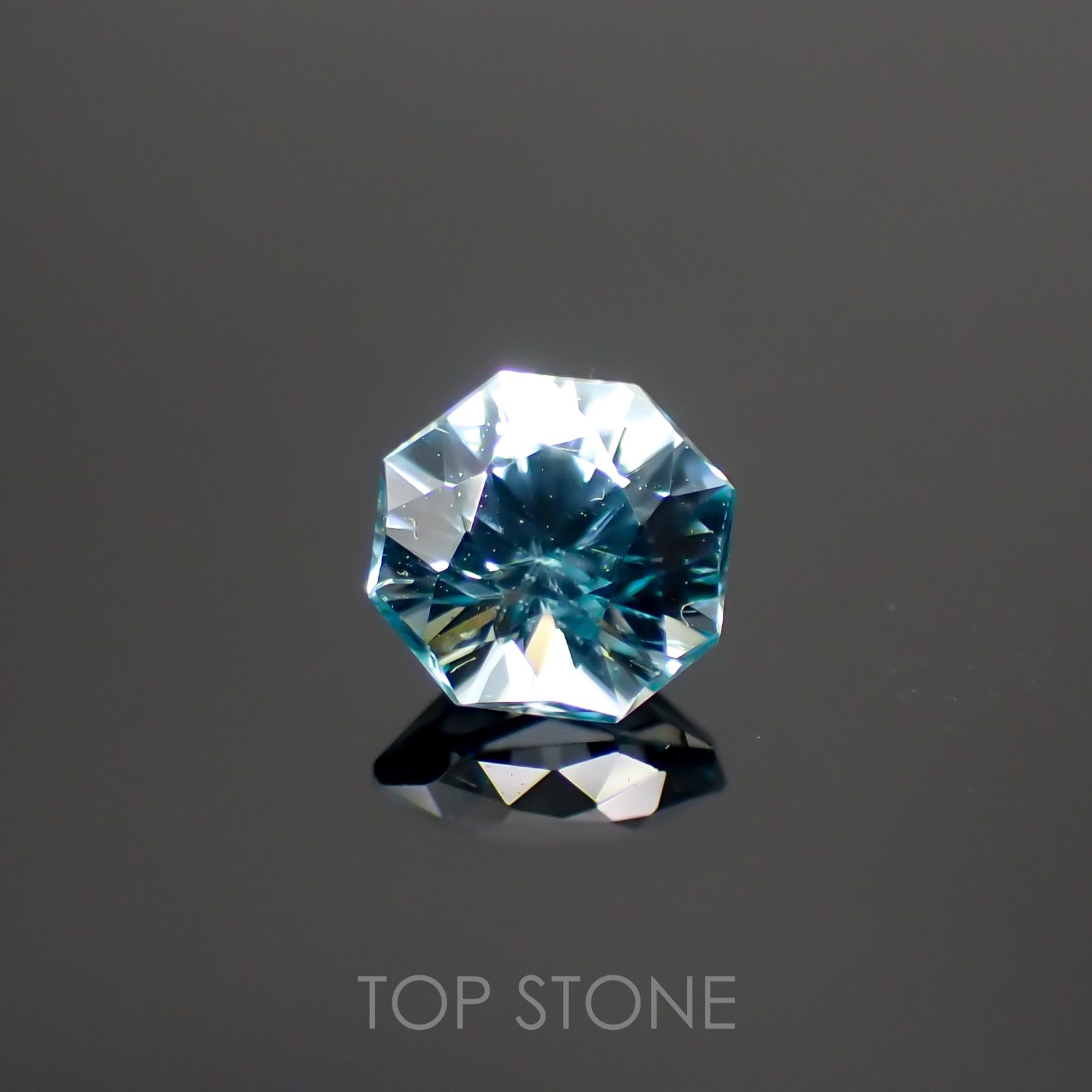 ◇オクタゴンカット◇ブルージルコン カンボジア産 ルース 0.69ct[210913356]4.9×4.8mm前後