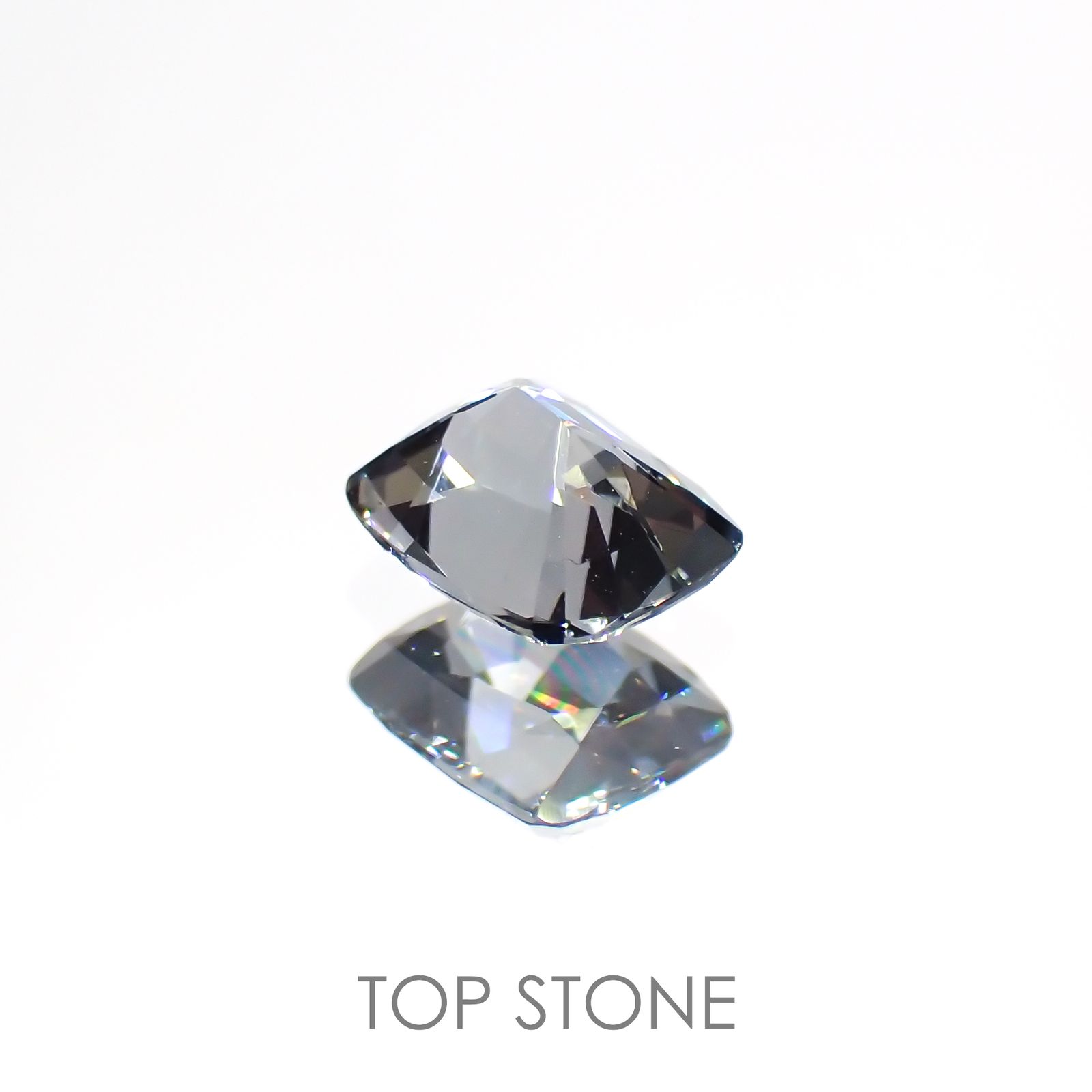 プラチナスピネル(宝石名スピネル)ビルマ産 0.61ct 識別済[220114112]5.3x4.4mm前後