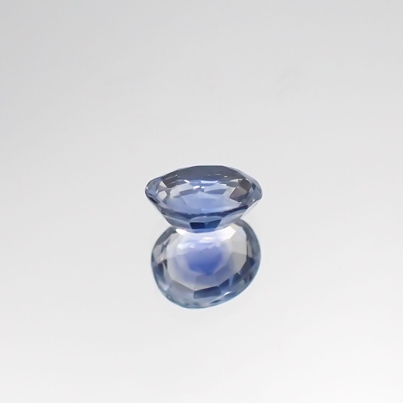 アイスブルーサファイア(宝石名ブルー・サファイア) スリランカ/マダガスカル産 0.33ct 識別済[210711177]4.3×3.7mm前後