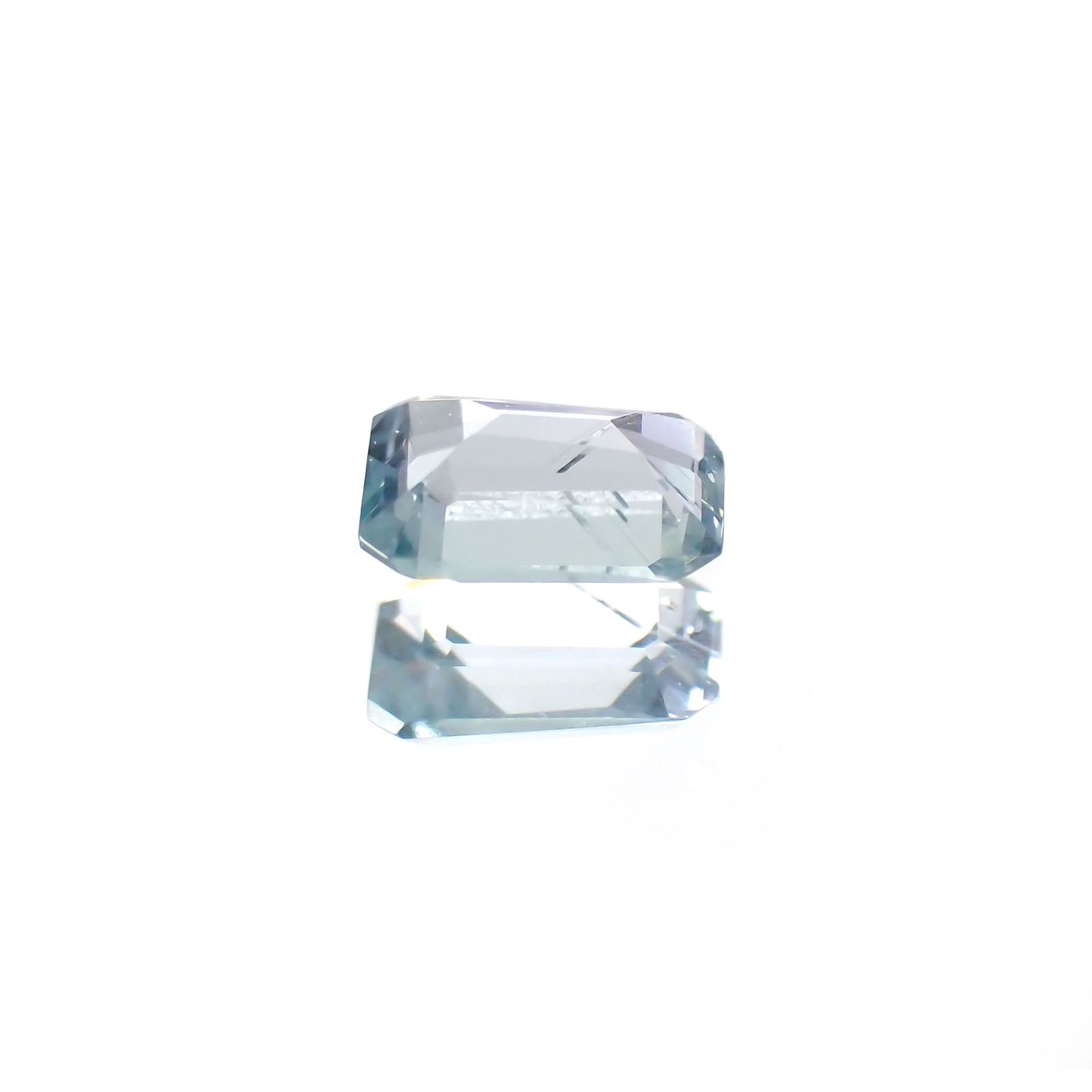 ブルーグリーンコーネルピン(宝石名コーネルピン)タンザニア産 識別済 0.14ct / 3.5x2.3mm前後 [240219230]