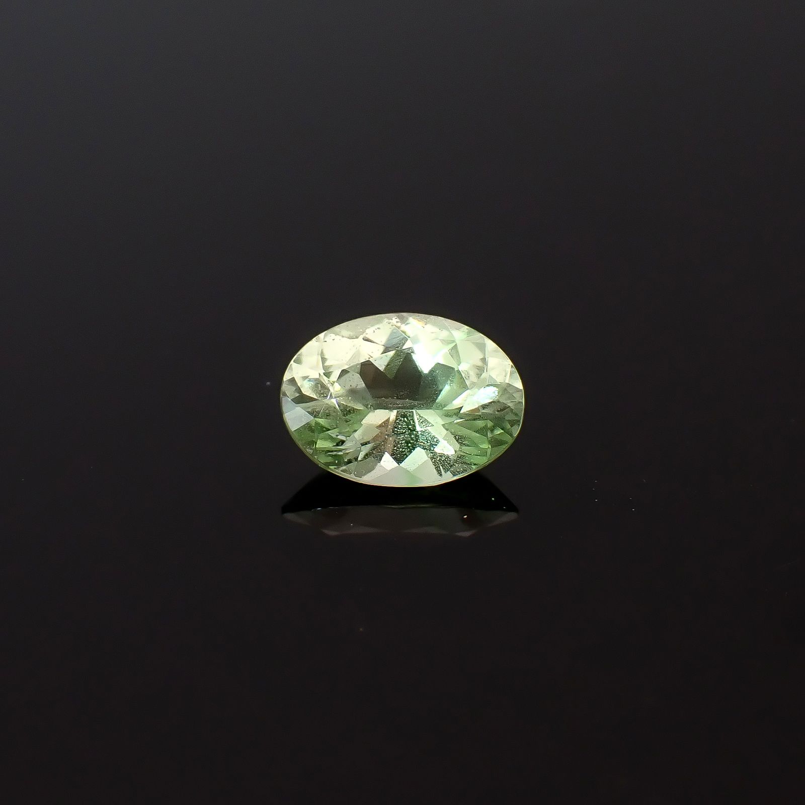 ミントガーネット タンザニア産 0.65ct / 6.4x4.7mm前後 [260932676]
