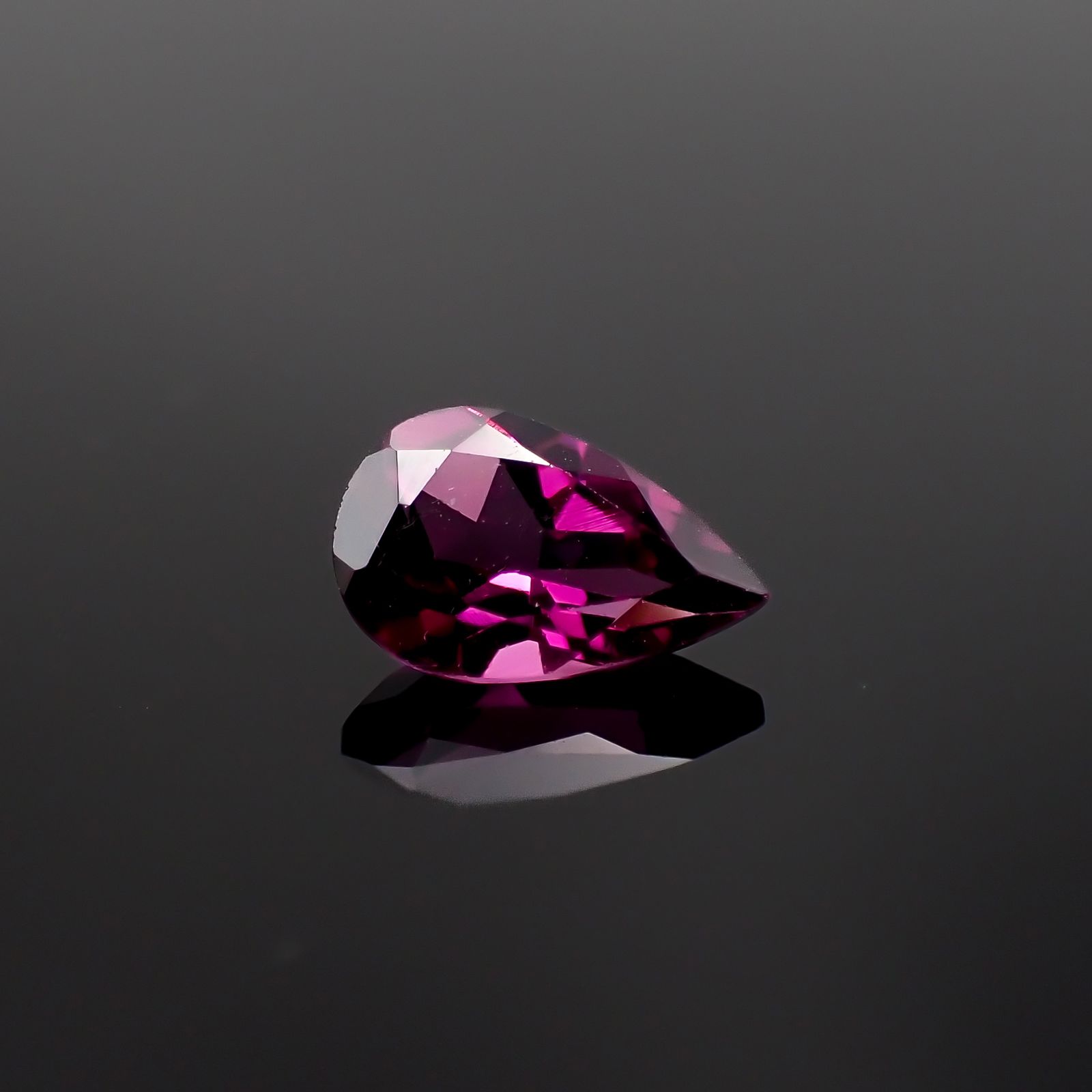 グレープガーネット ブラジル産 0.92ct [250823168]7.8x5mm前後