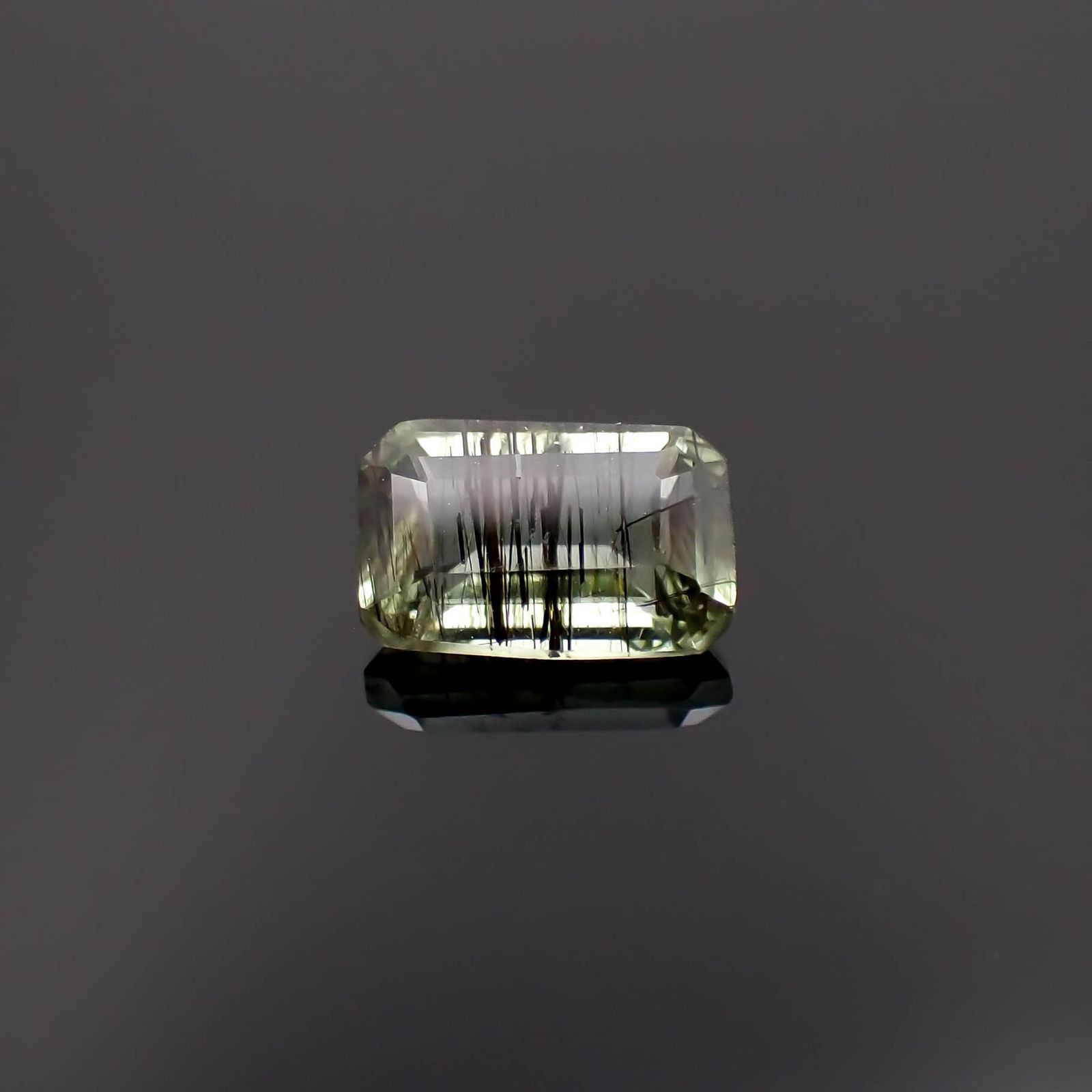 ルドウィジャイトインペリドット パキスタン産 0.97ct[230321243]7.1x4.5mm前後