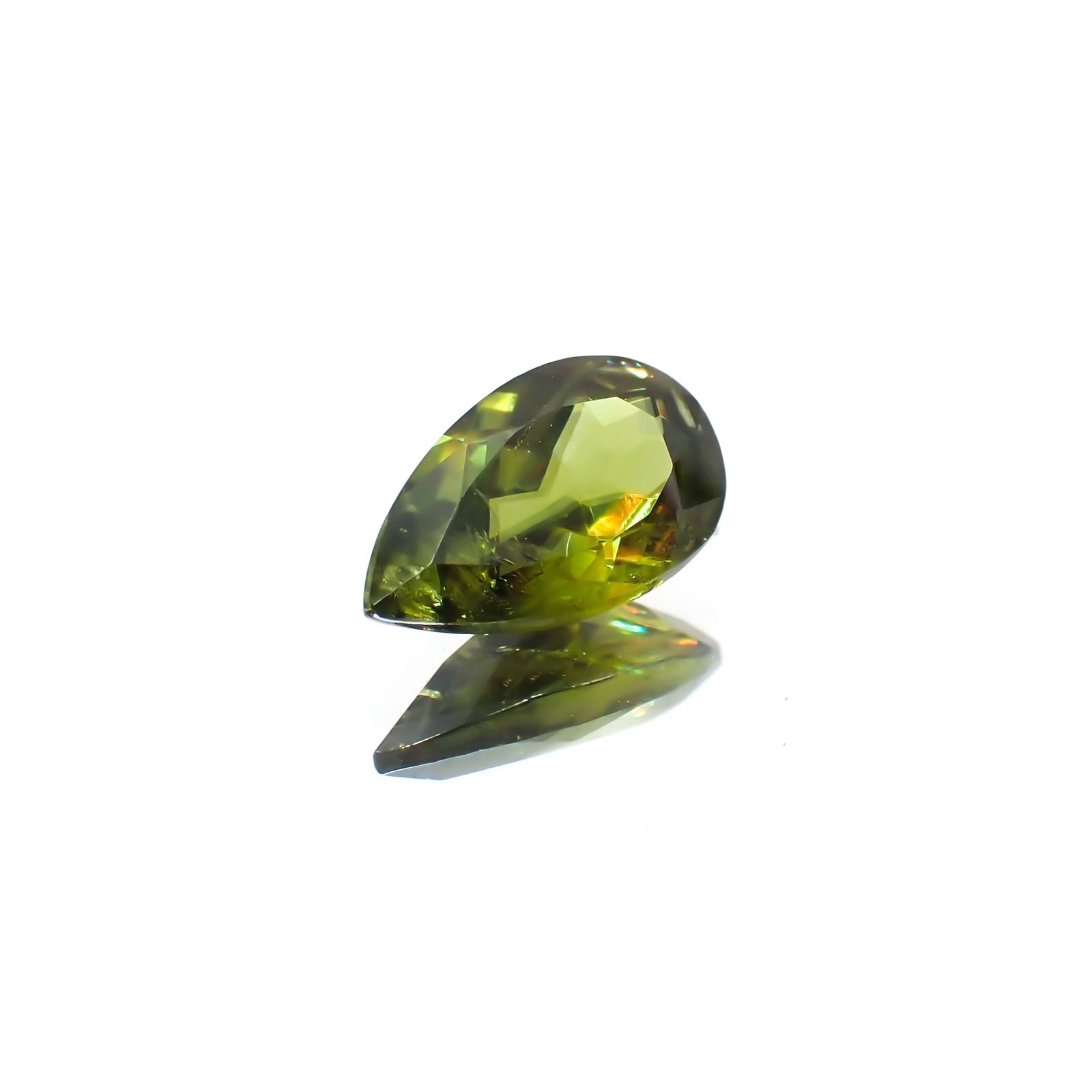 スフェーン(宝石名スフェーン)パキスタン産 識別済 0.86ct / 7.2x5.1mm前後 [231023789]