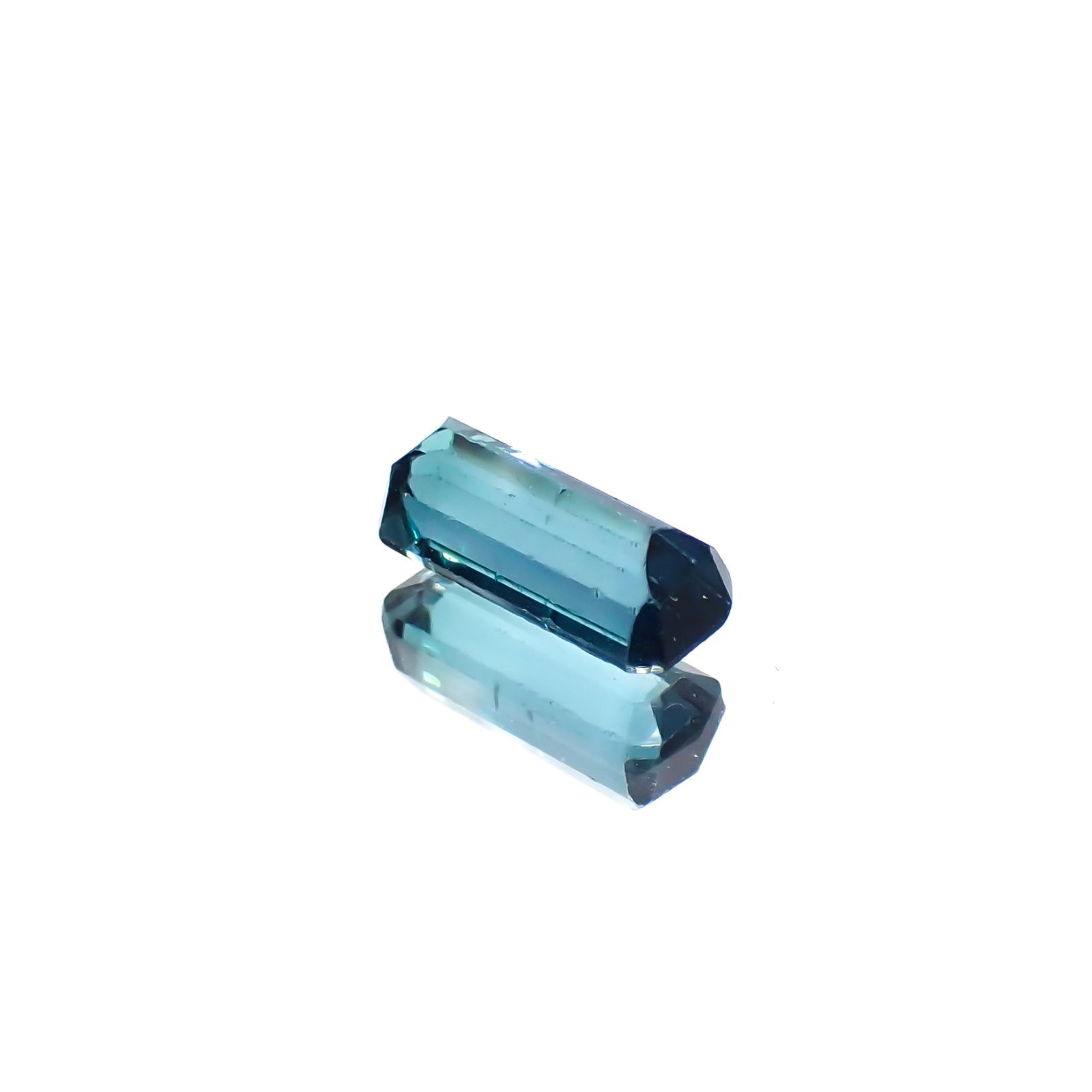 ブルートルマリン(宝石名ブルー・トルマリン)ブラジル産 1.231ct ソ付(彩珠)[231224374]8.7x3.6mm前後