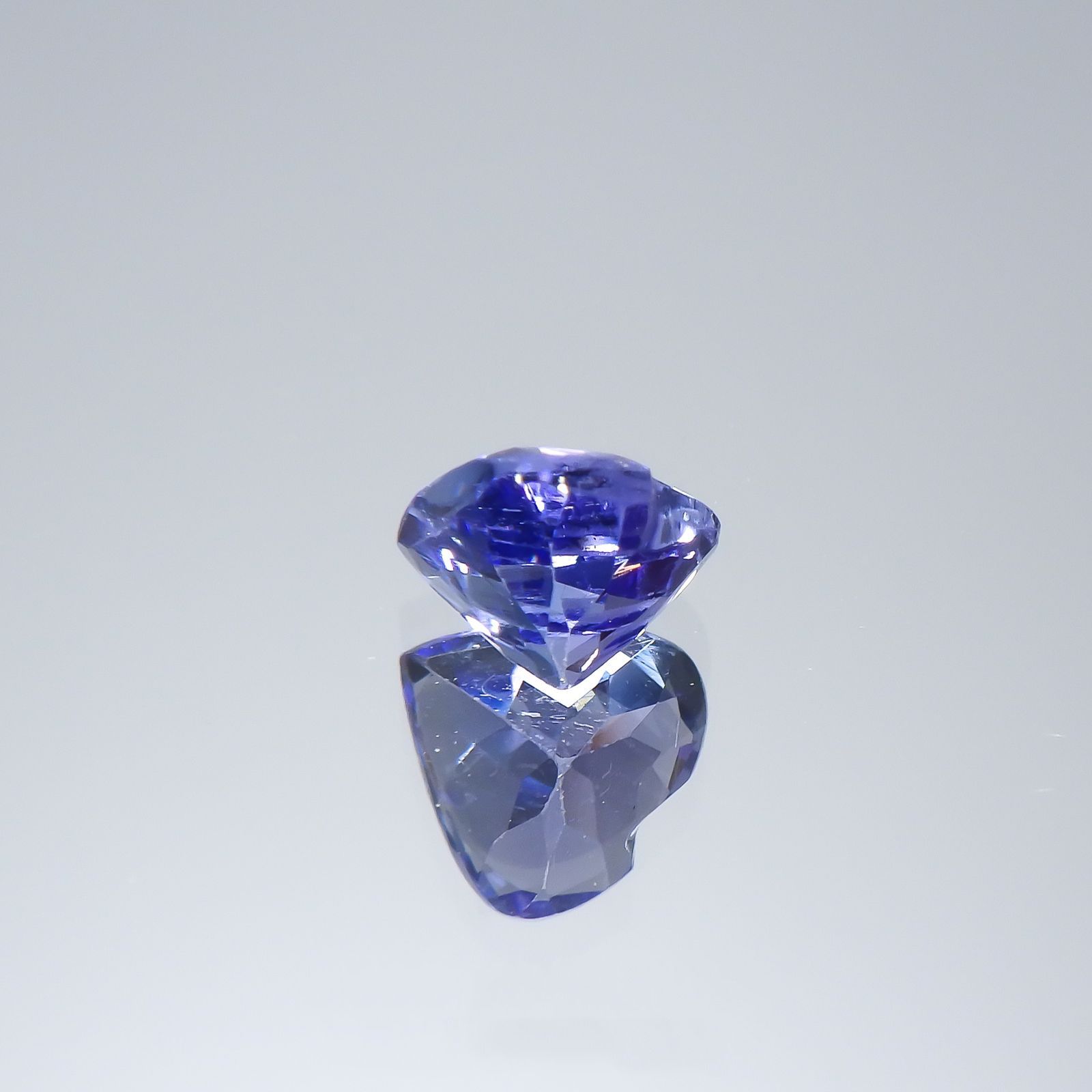 タンザナイト(宝石名タンザナイト)タンザニア産 0.47ct 識別済[220516049]5.1x5.2mm前後