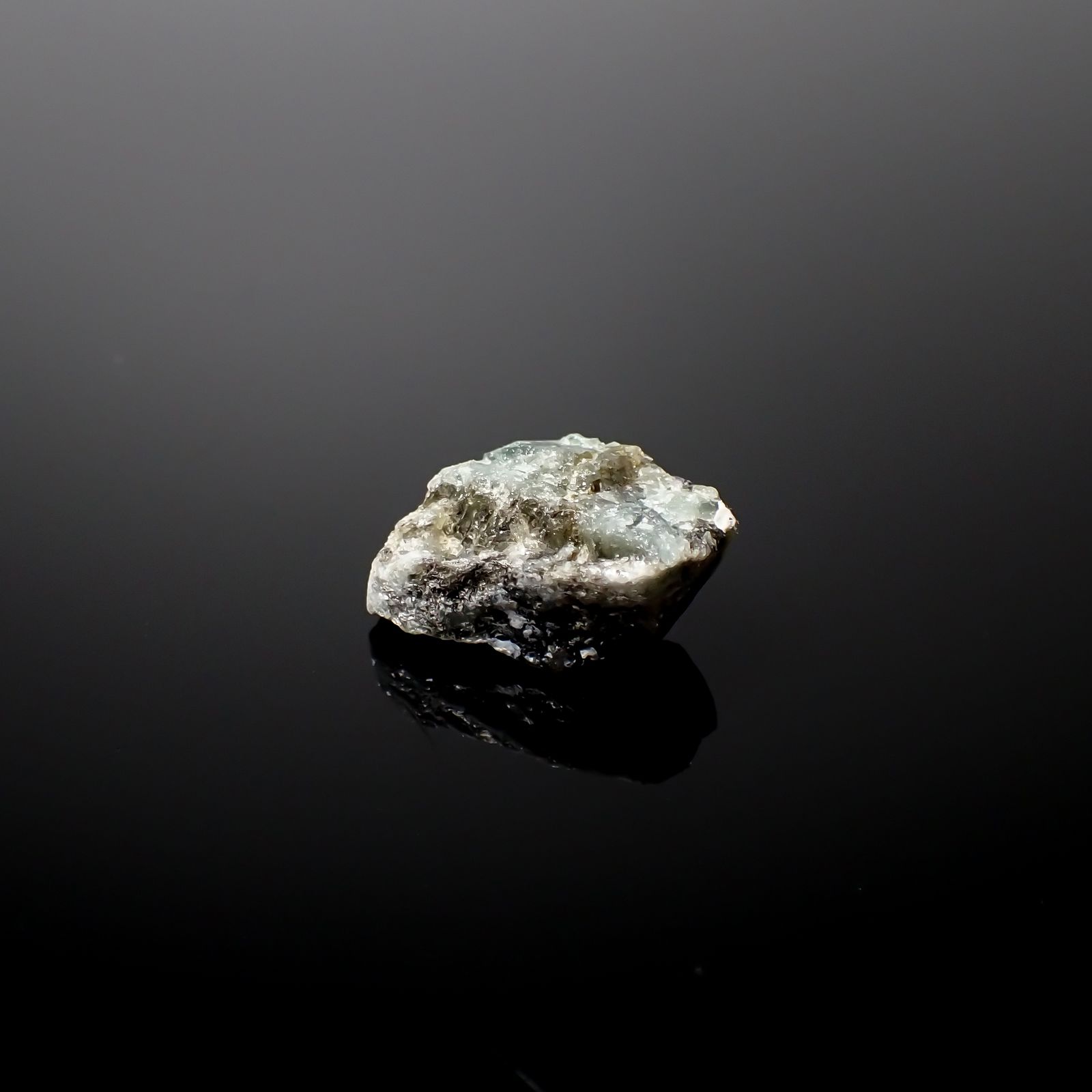 アレキサンドライト 原石 ロシア産 18.41ct[240427026]21.8x15mm前後