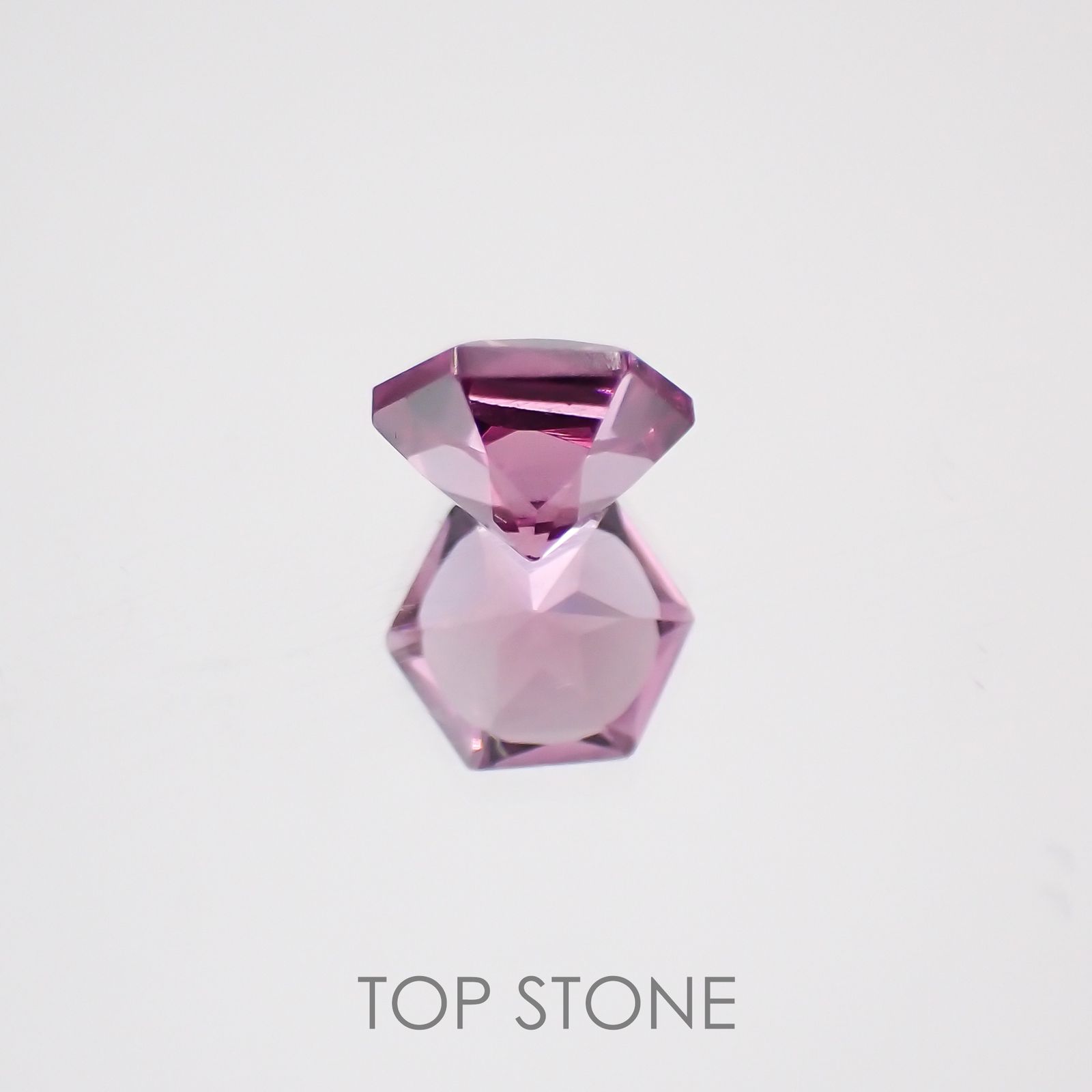 ◇ヘキサゴンカット◇マラヤガーネットSA(宝石名ガーネット) タンザニア産 0.76ct 識別済[210611029]5×5mm前後