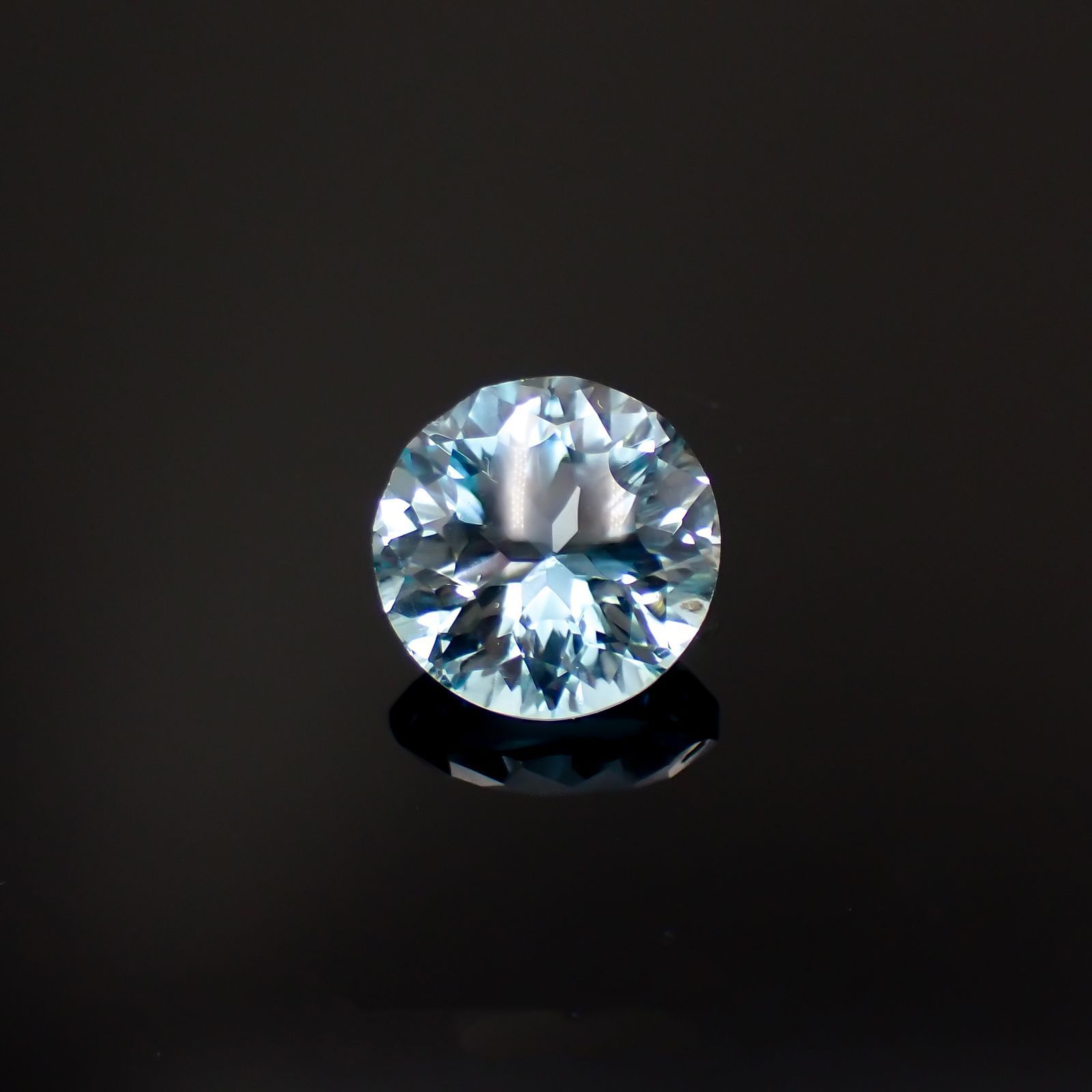 ◇カスタムカット◇ブルートパーズ ブラジル産 4.35ct [251219324]9.9x9.9mm前後