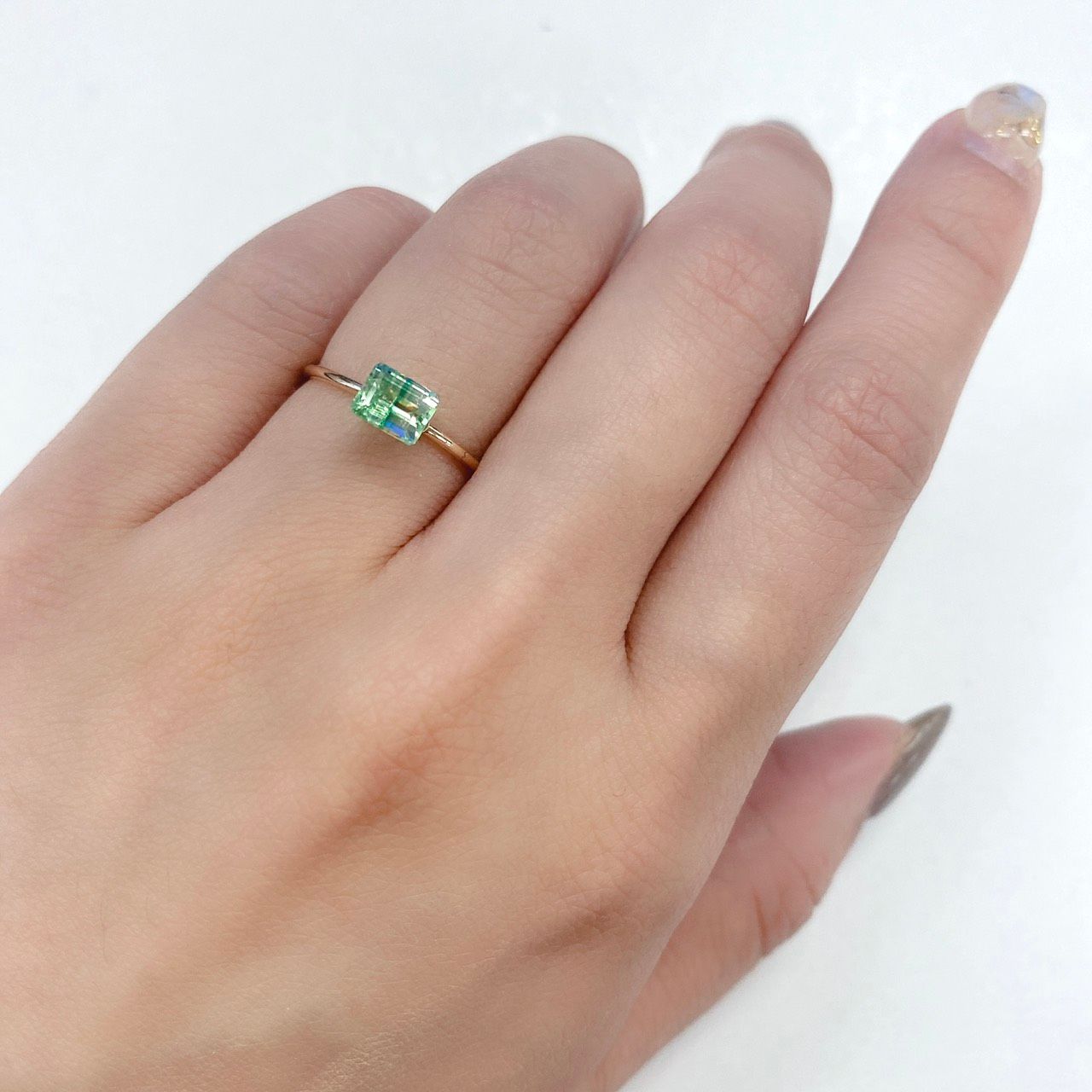 バイカラーツァボライト タンザニア産 ルース 0.85ct[210610924]5.7×4.6mm前後 | TOP STONE(トップストーン)