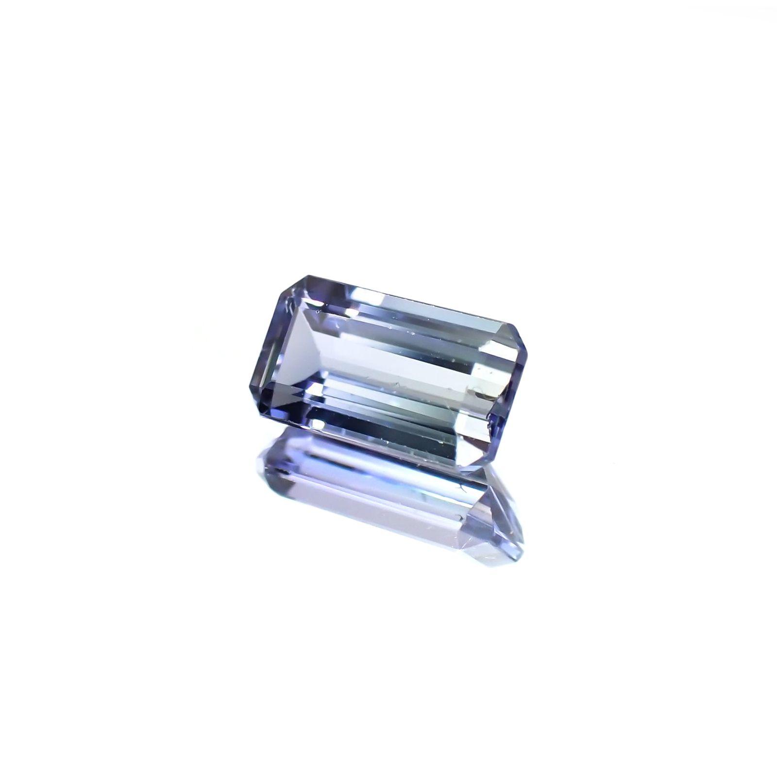 バイカラータンザナイト非加熱(宝石名バイカラー・ゾイサイト) タンザニア産 識別済 0.66ct / 6.6x3.6mm前後 [210610945]