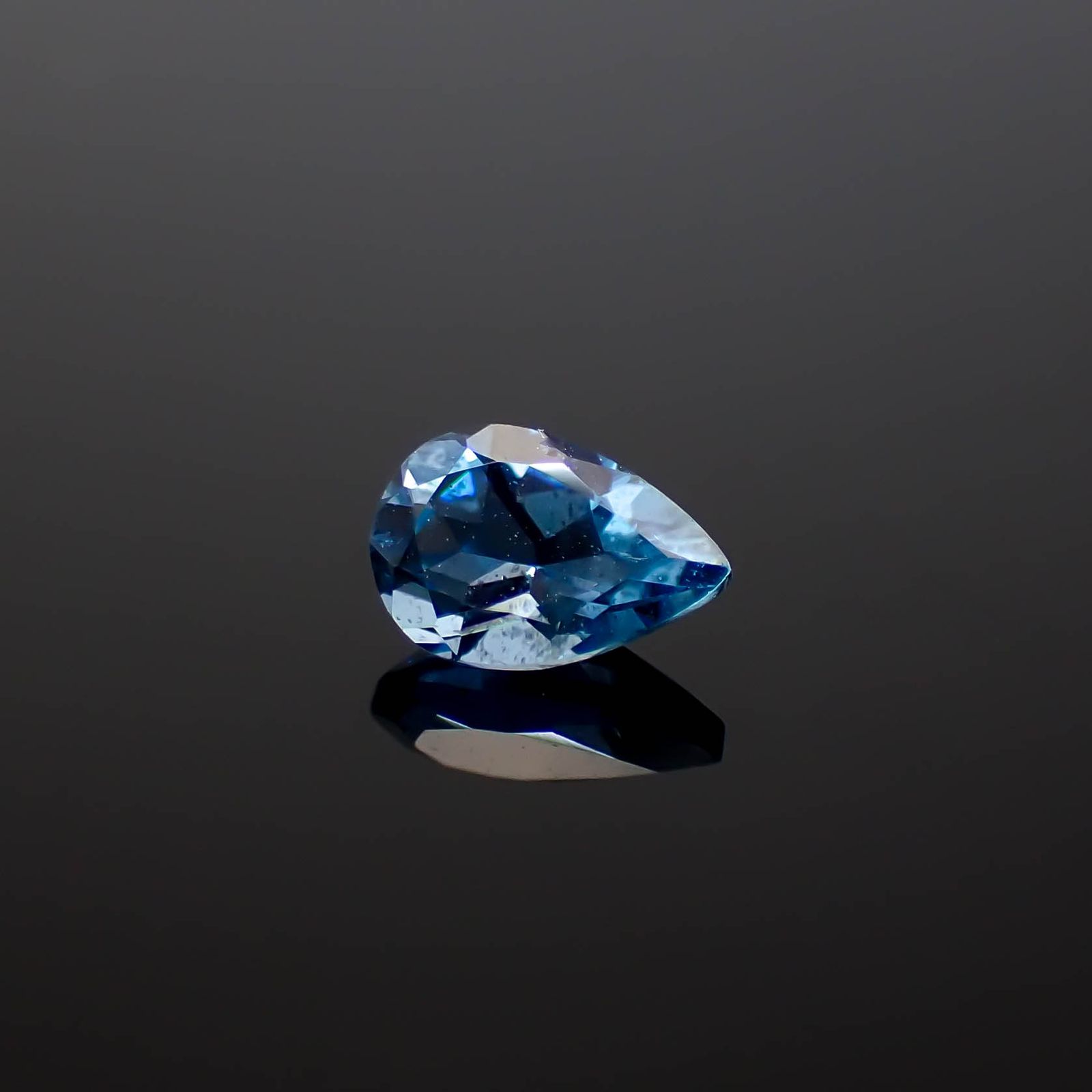 サンタマリアアクアマリン ブラジル産 0.39ct [250329934]6.2x4.1mm前後