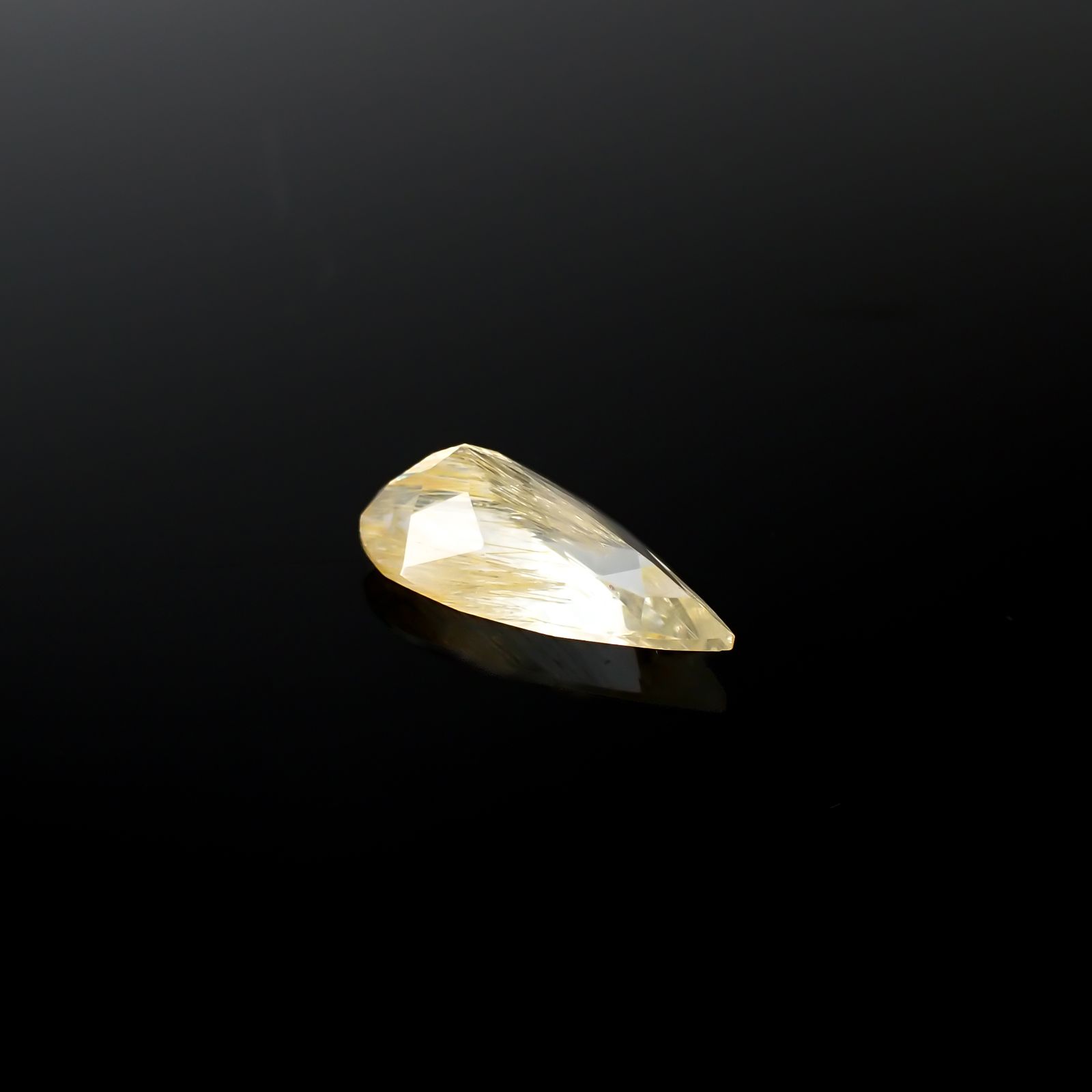 ニードルイントパーズ(チューブイントパーズ) ブラジル・ミナスジェライス州産 9.70ct[240225886]20.5x10.8mm前後
