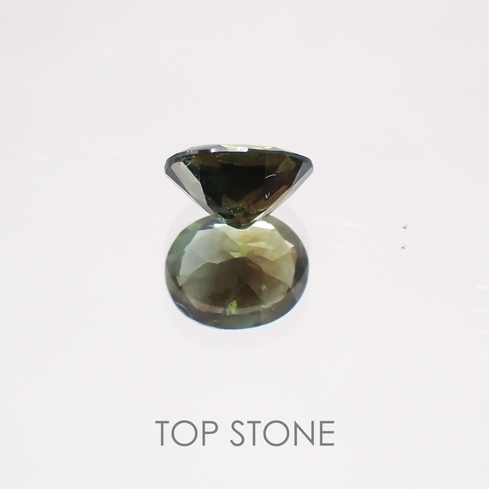 ゴールドシーンサファイア 非加熱(宝石名シーン・サファイア) ケニア産 0.602ct ソ付(彩珠)[20129293]5.6×4.6mm前後