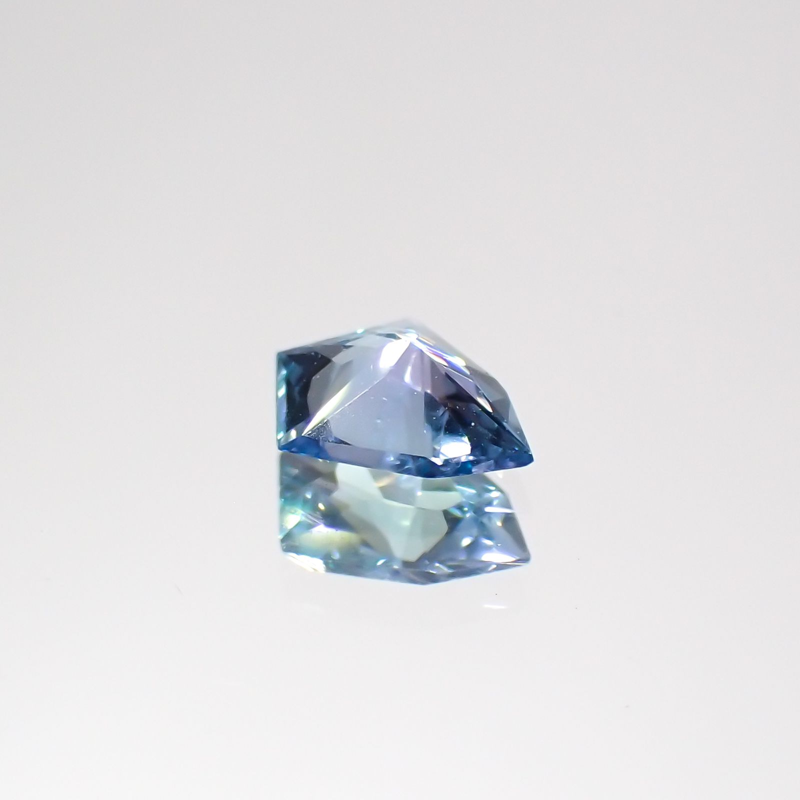 ◇カスタムカット◇ブルーコーネルピン タンザニア産 0.23ct[231224498]5.3x4.3mm前後
