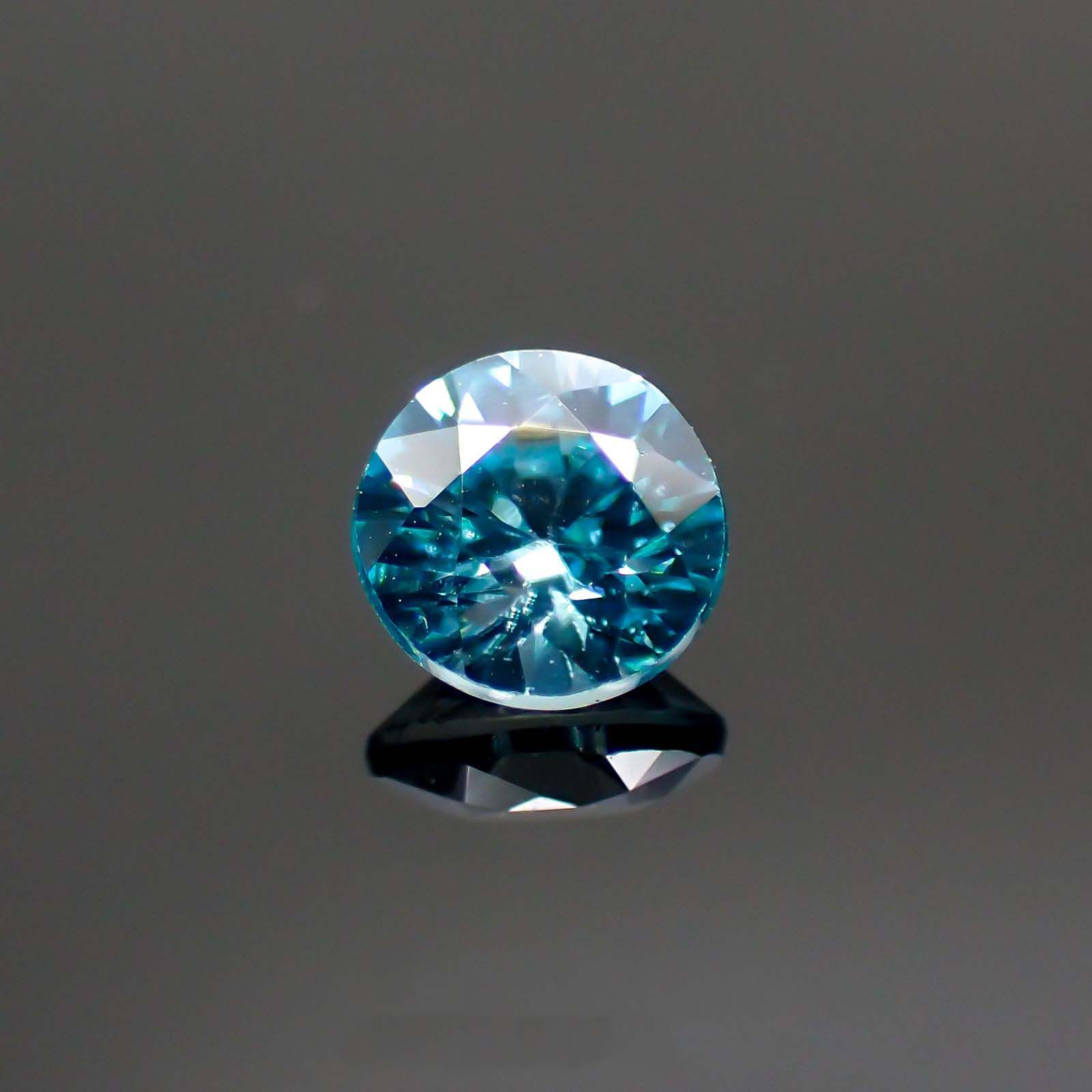 ブルージルコン(宝石名ジルコン) カンボジア産 0.77ct 識別済[211013447]5.1×5.1mm前後